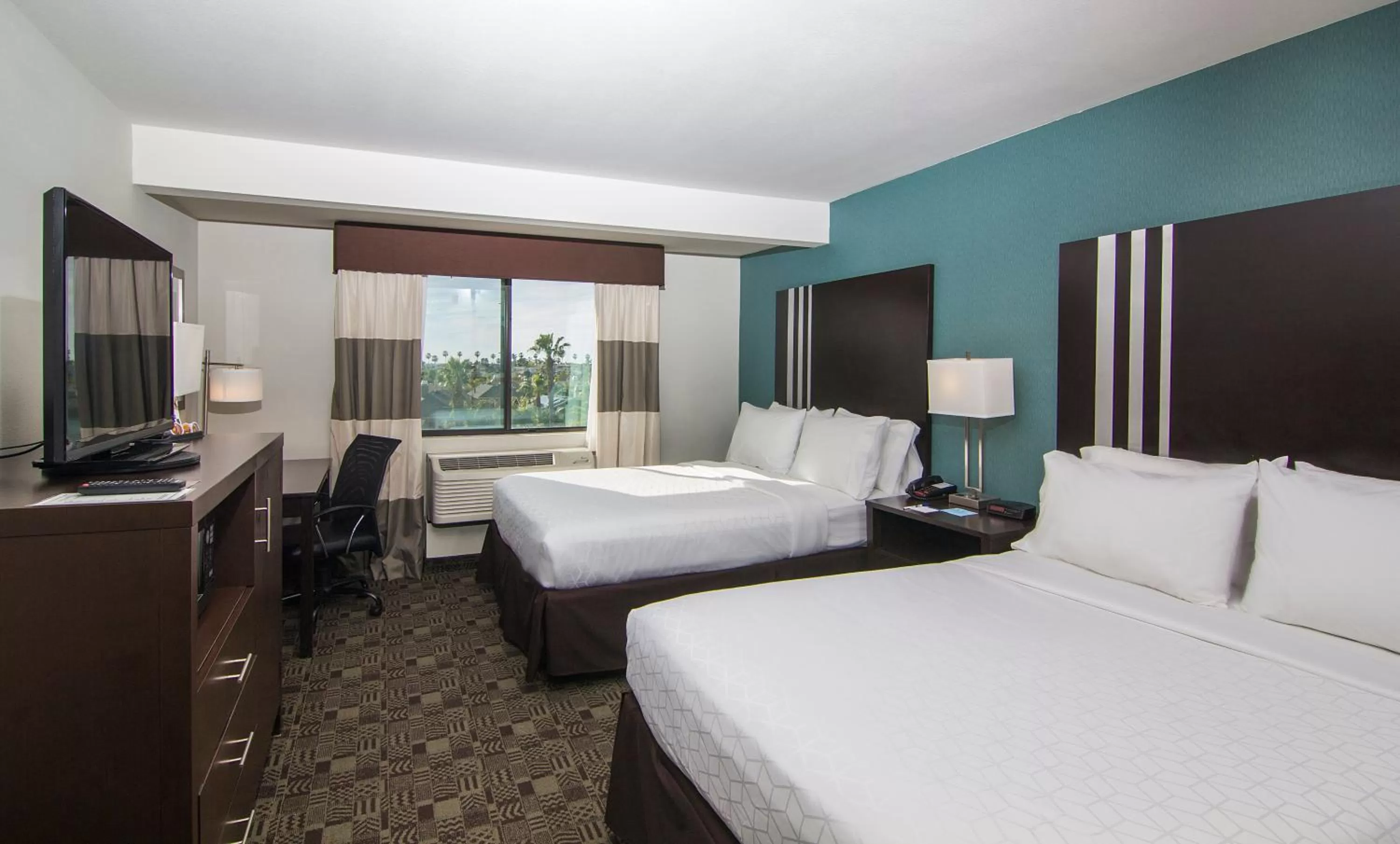 Standard Room with Two Queen Beds in Holiday Inn Express Hotel & Suites Carlsbad Beach by IHG