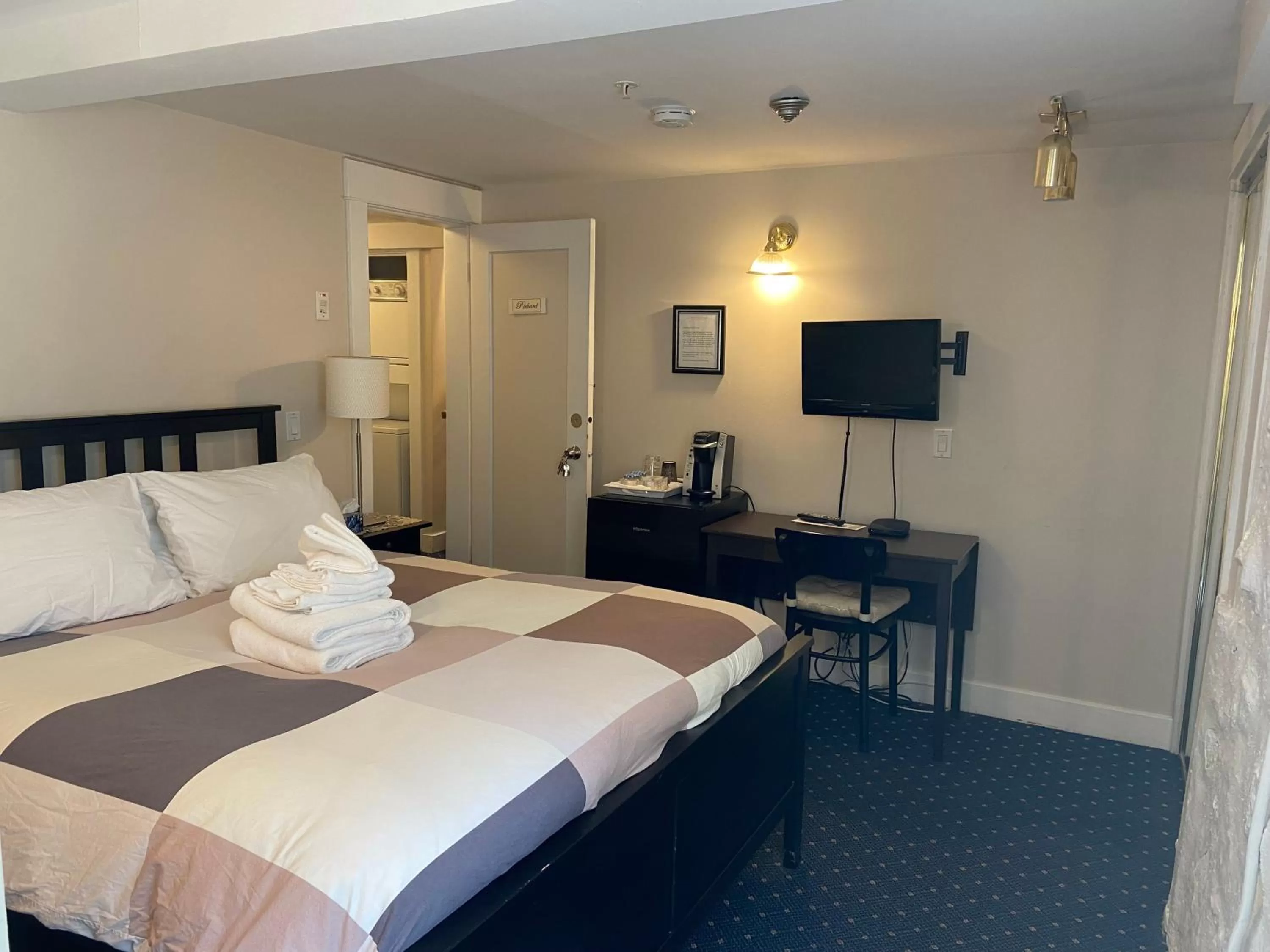 Double Room (Lower Level) in Windsor Guest House