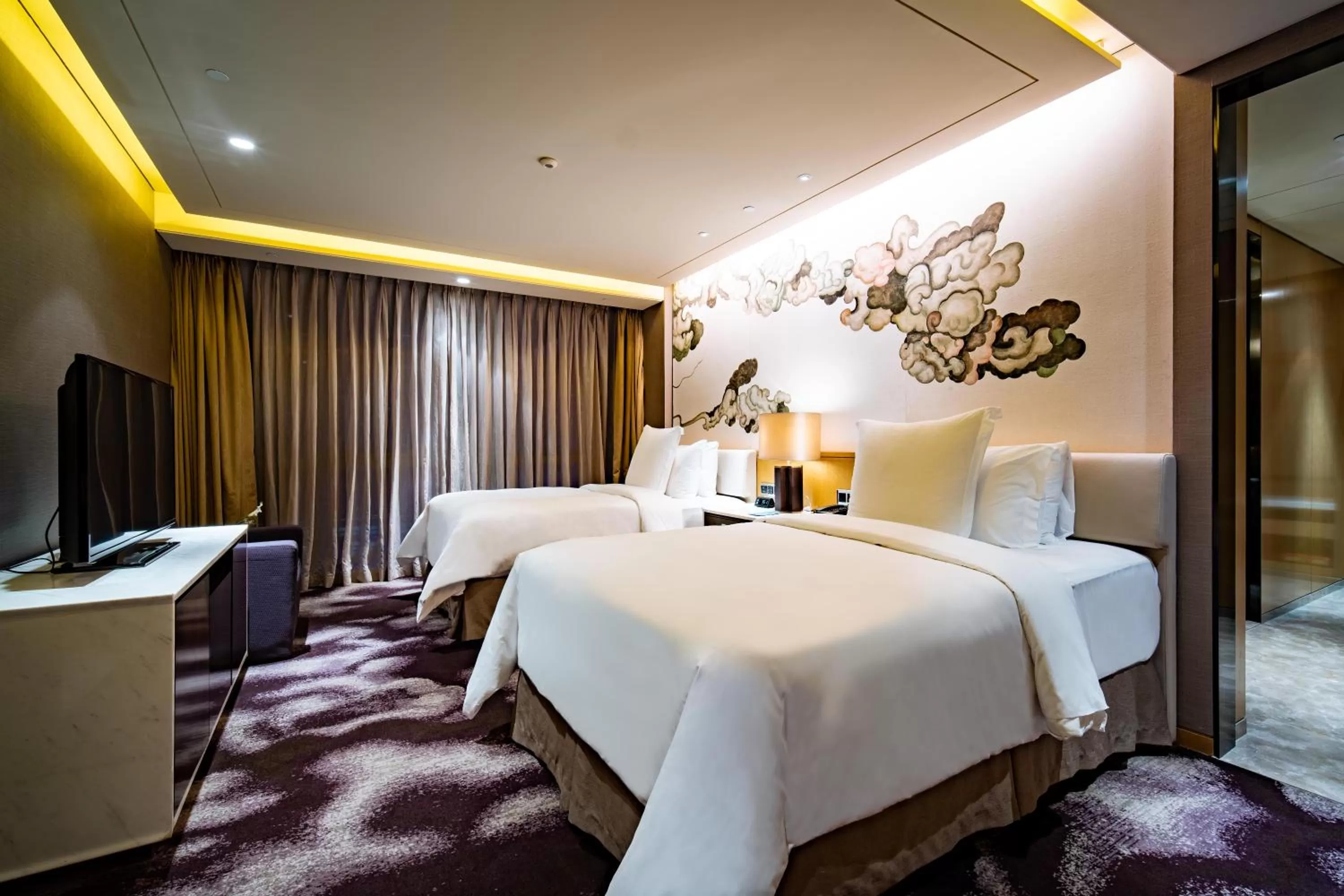Executive Suite with Two Double Beds in Four Seasons Hotel Shenzhen