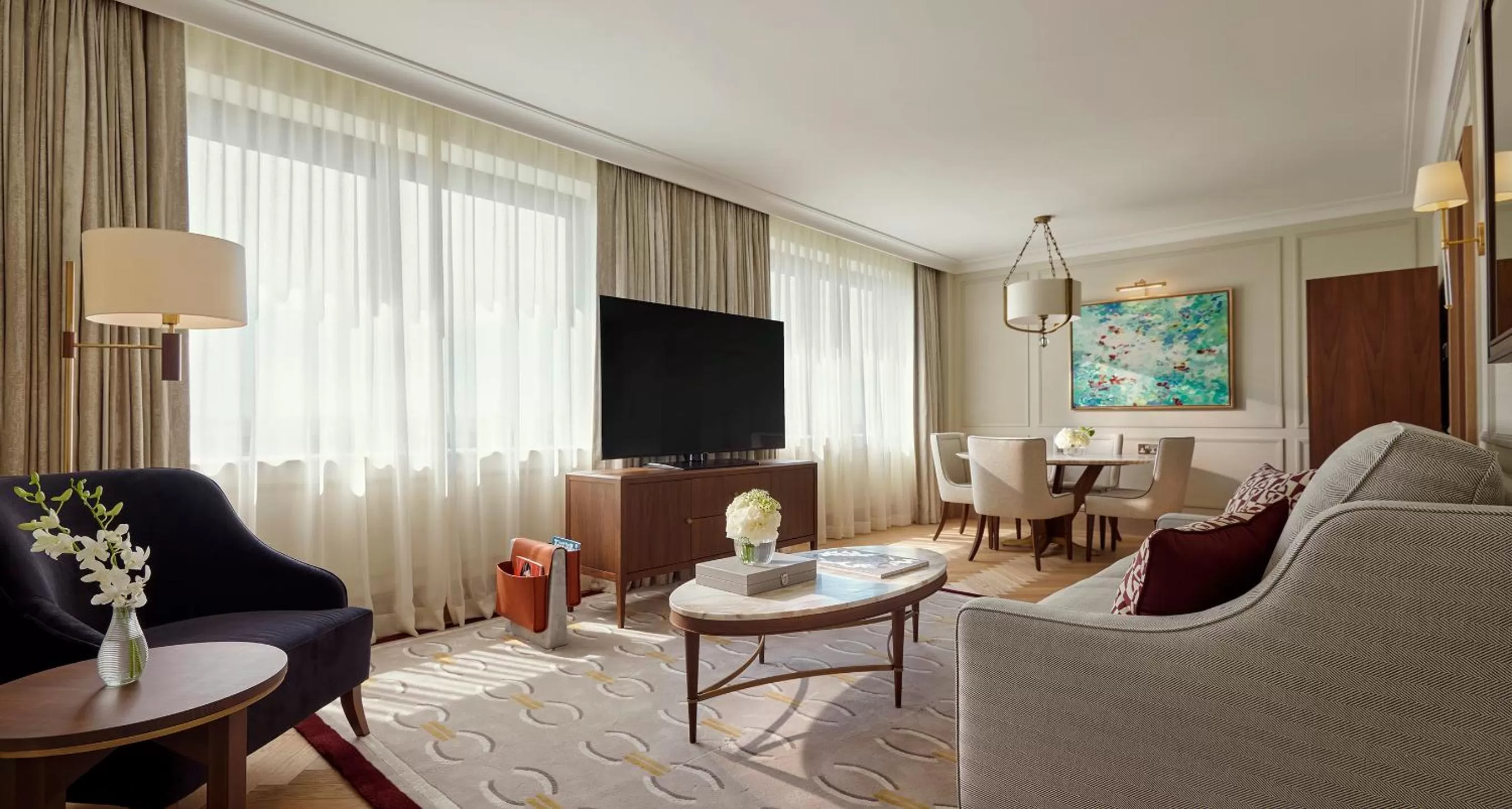 Luxury Suite with exclusive access to Cadogan private gardens in Jumeirah Carlton Tower London