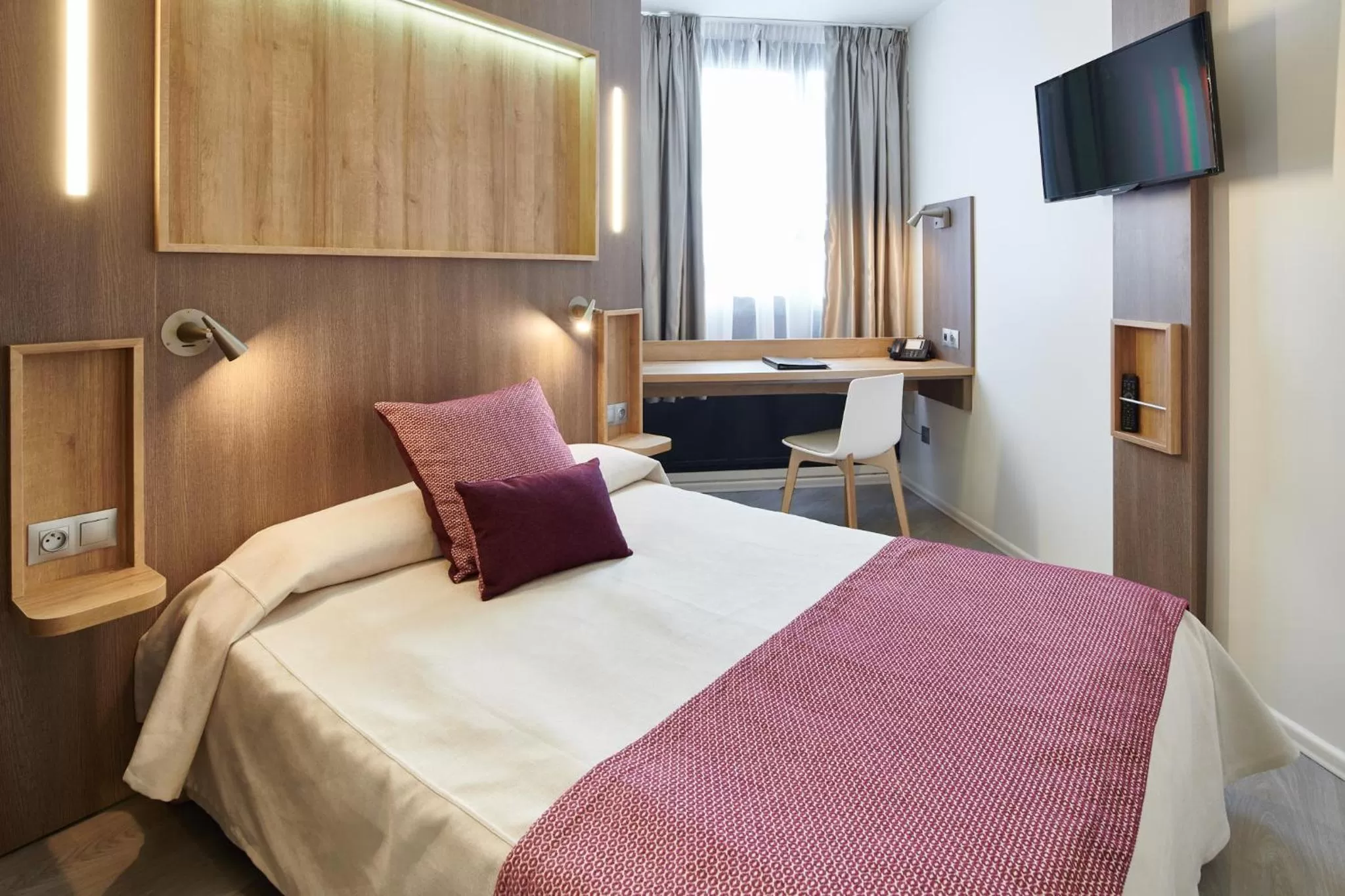 Double Room with River View in Hôtel Le Bayonne