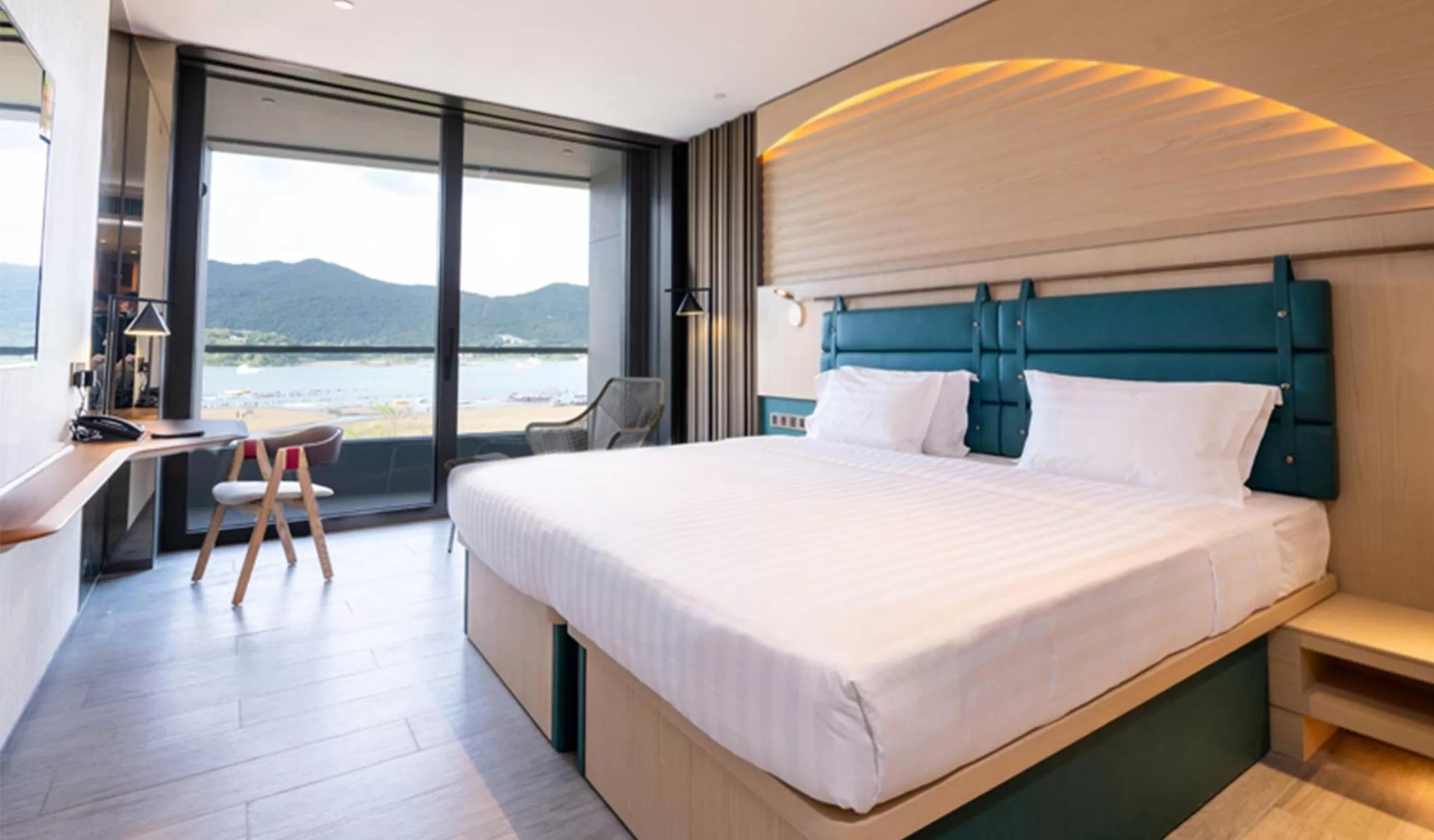 Premier Seaview with Balcony - Standing Shower Only in WM Hotel Hong Kong, Vignette Collection