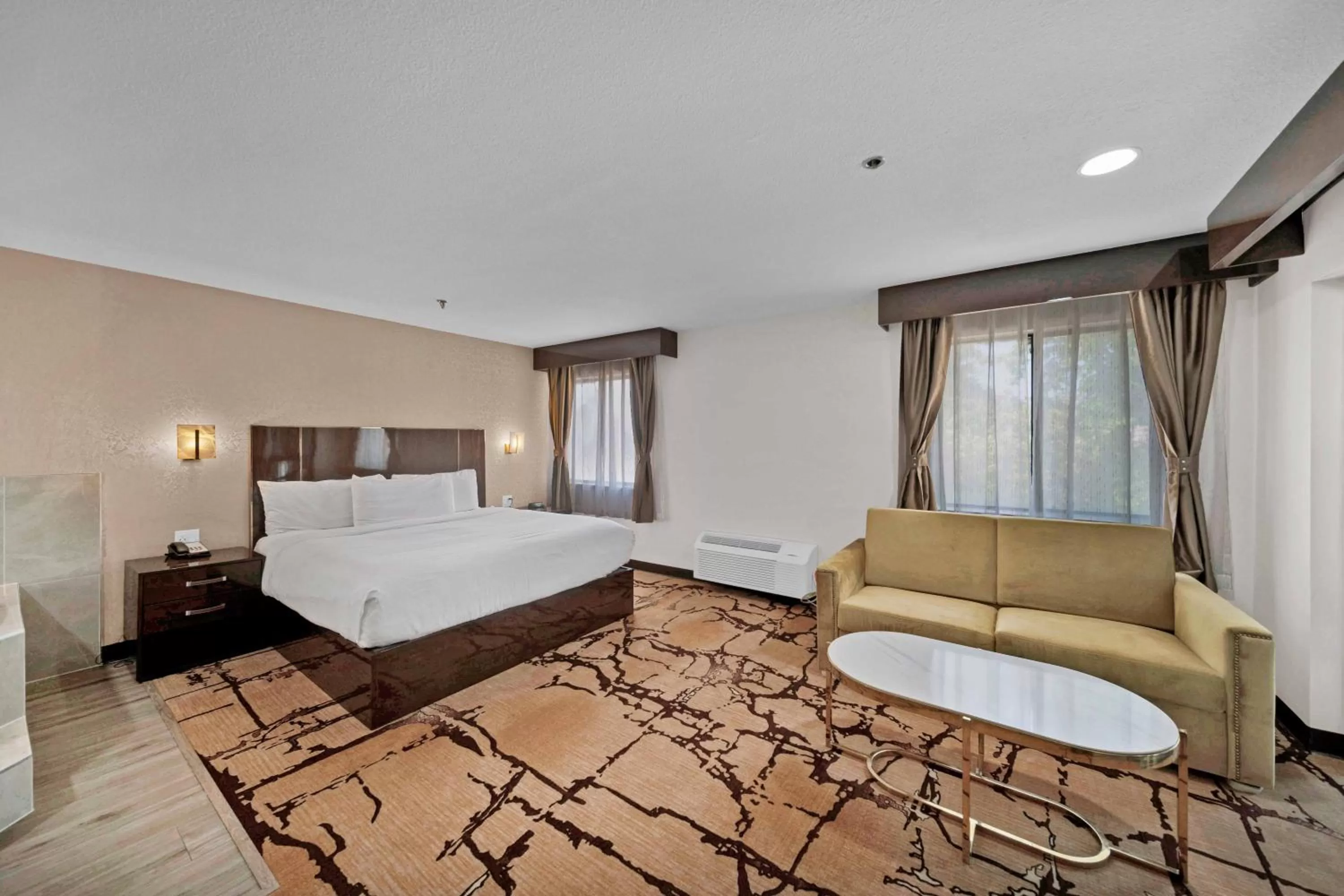 King Suite - Non-Smoking in Baymont by Wyndham Anderson