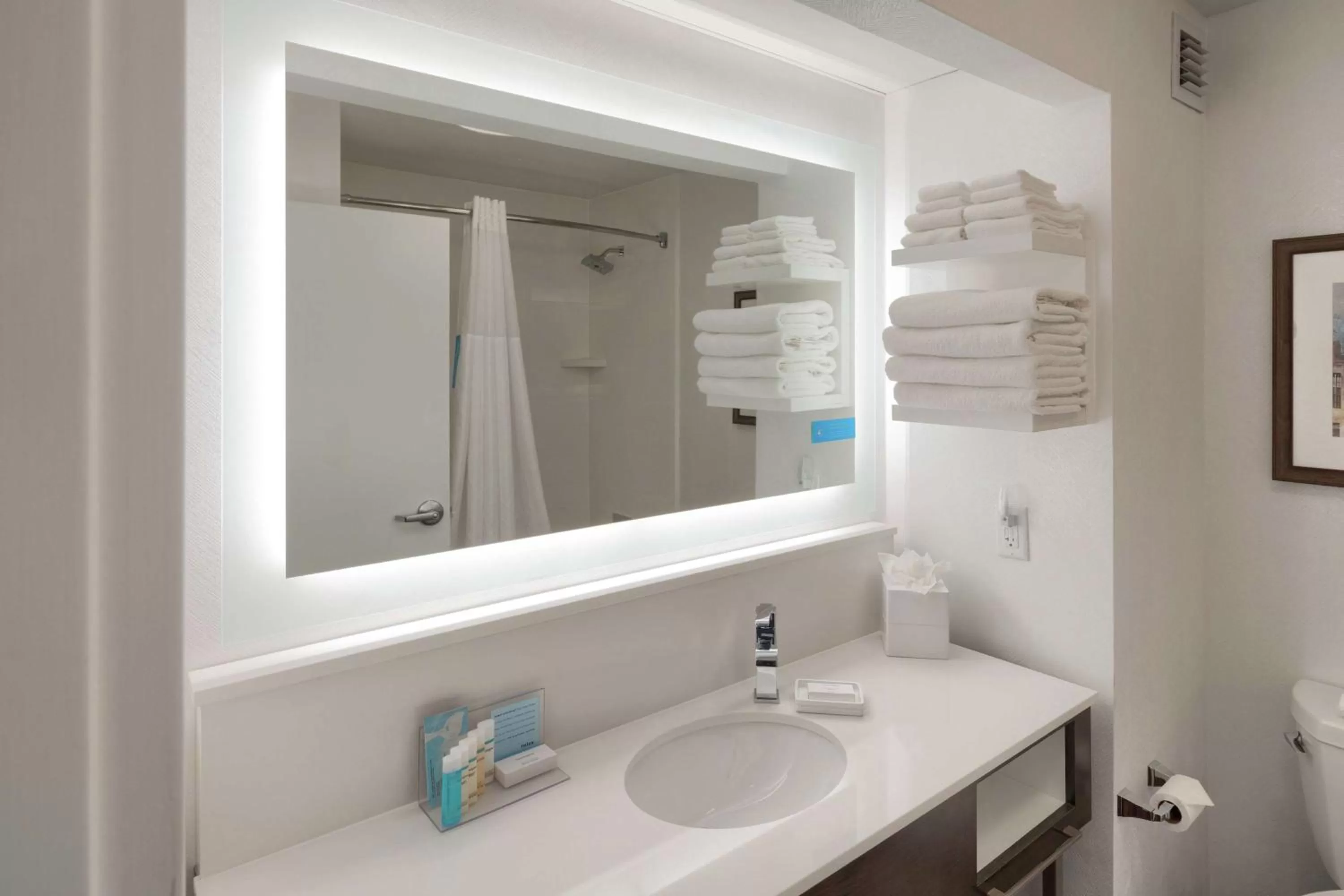 Queen Room - Non-Smoking in Hampton Inn Louisville Northeast