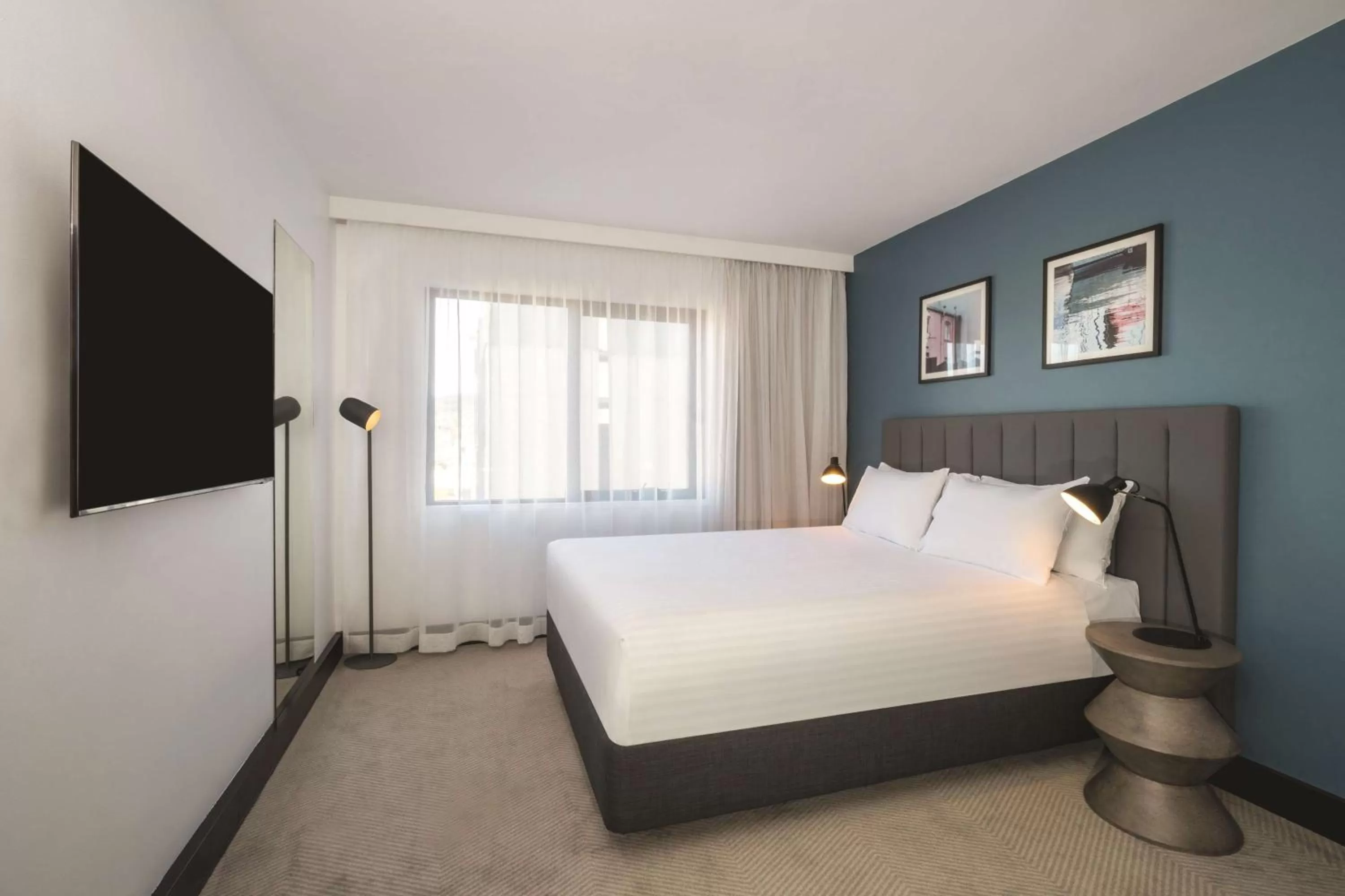 Standard Queen Room in Travelodge Hotel Hobart