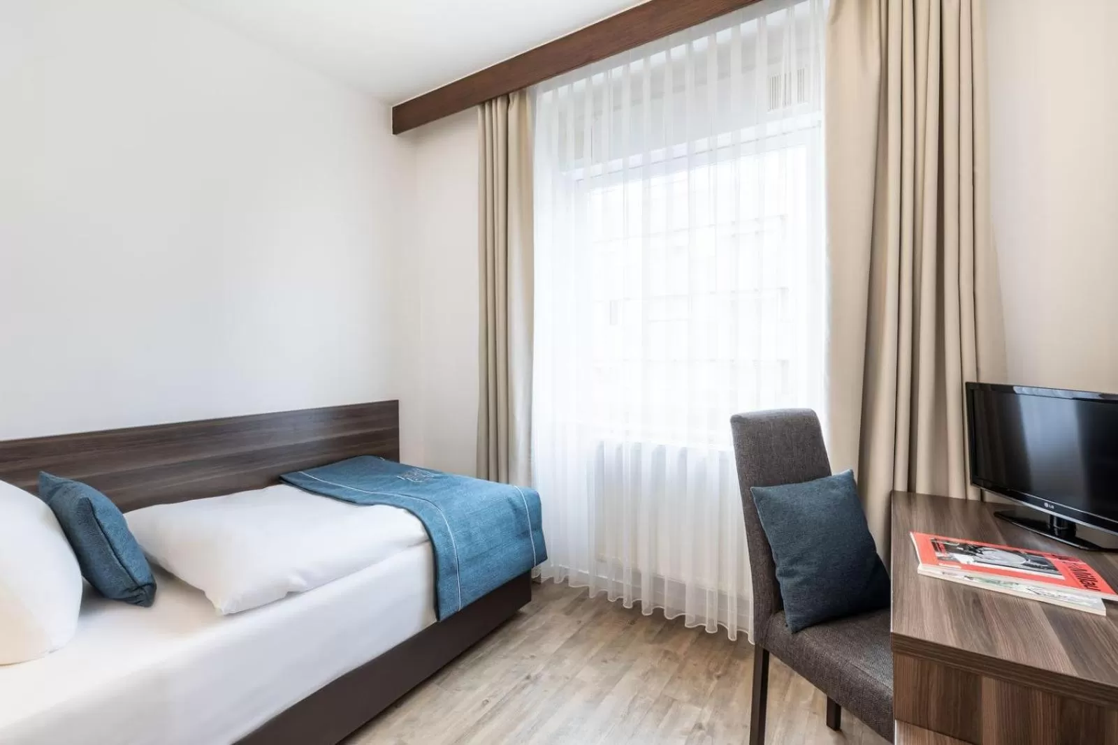 Economy   in Hotel Continental Frankfurt