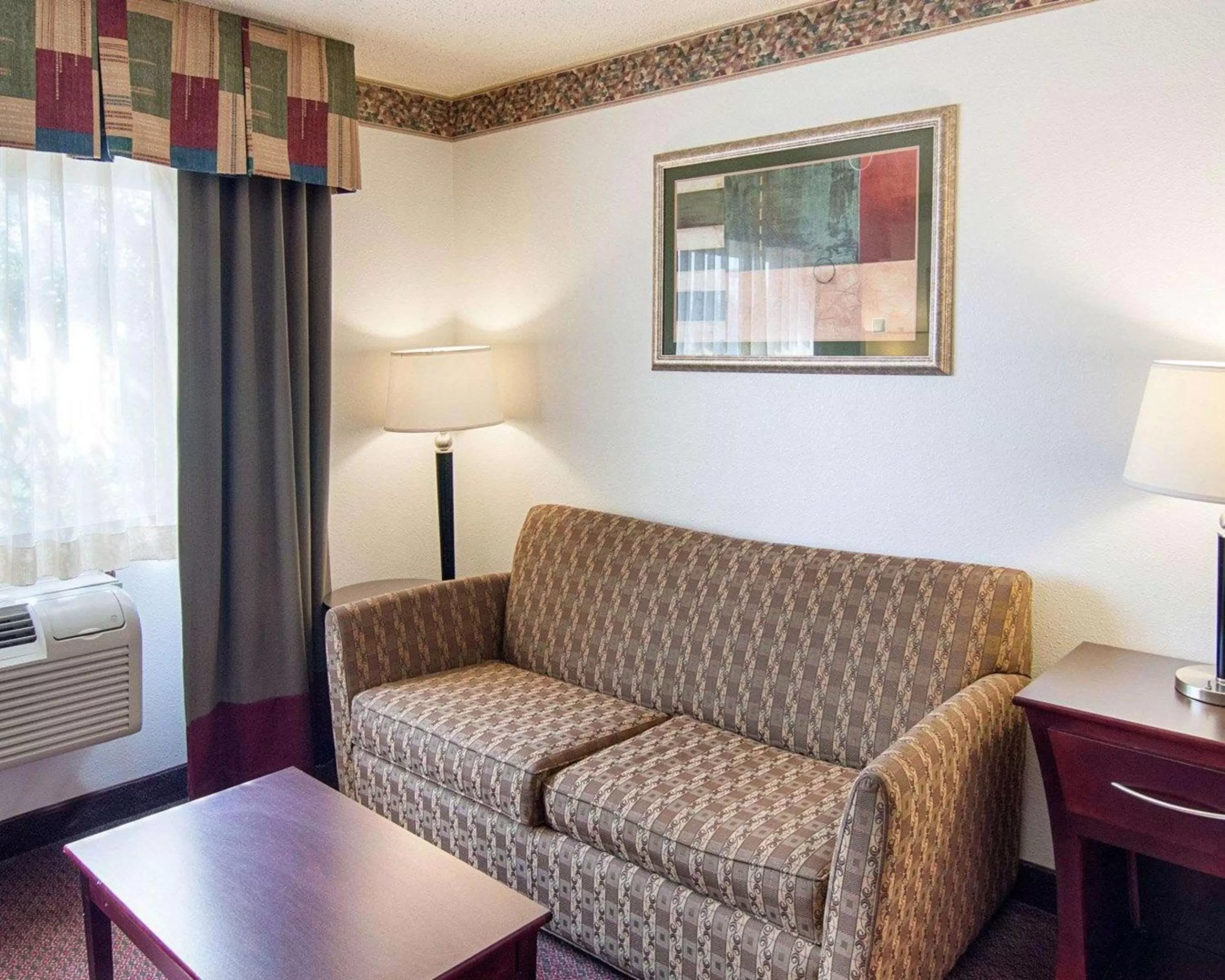 King Suite - Accessible/Smoking in Quality Inn Midland South