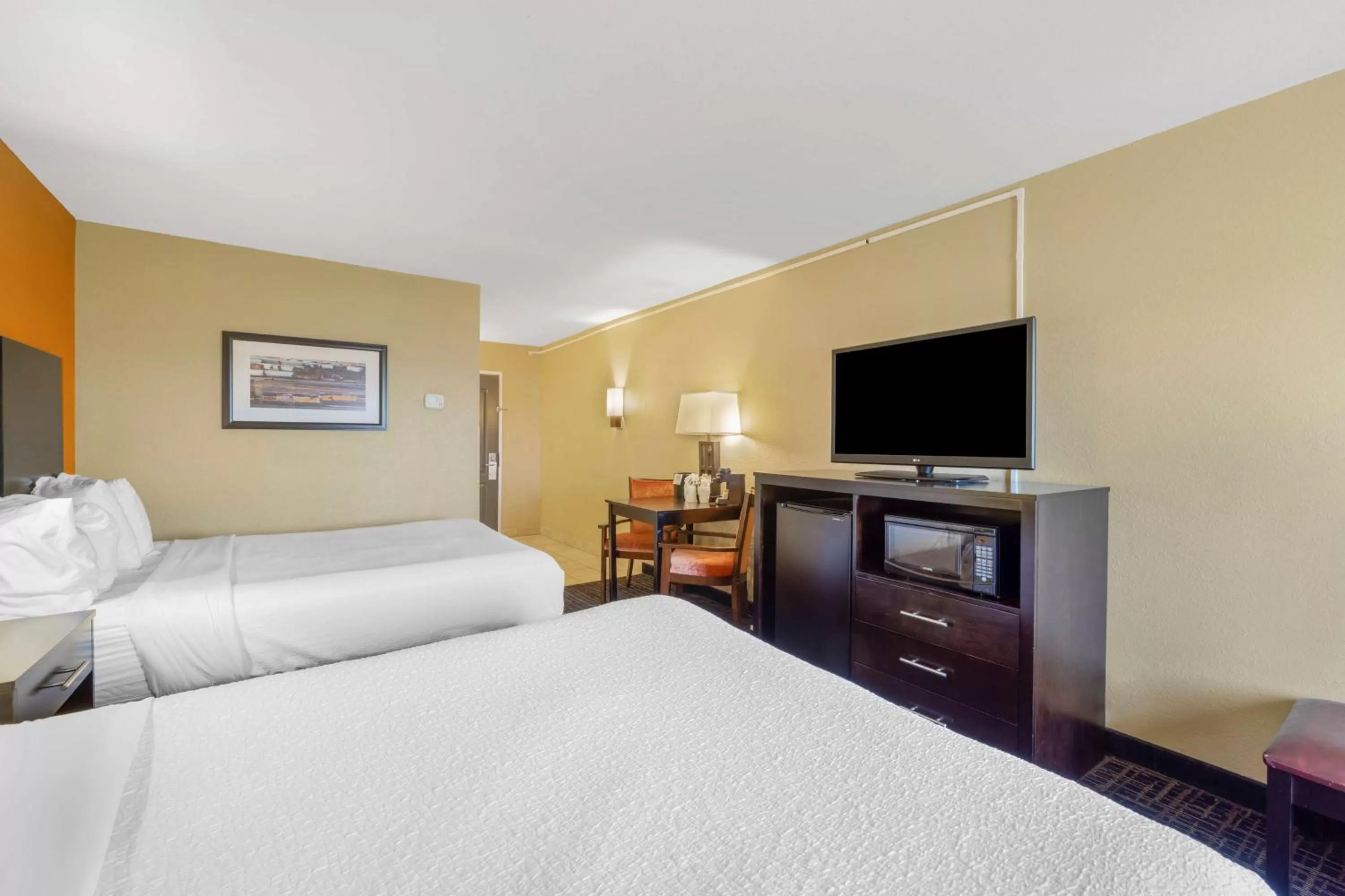 King Room with Queen Bed - Non-Smoking in Best Western Plus North Platte Inn & Suites