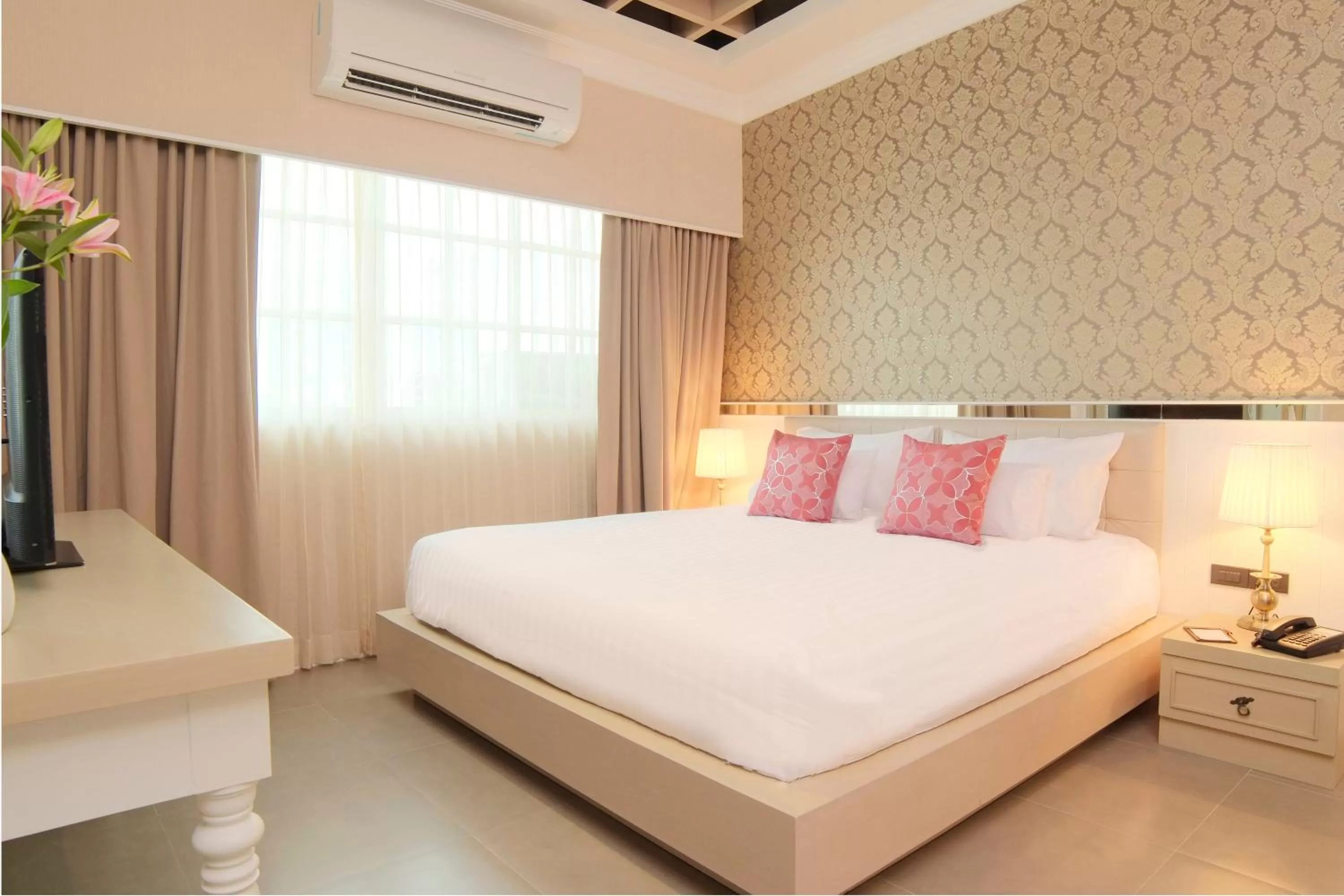 Deluxe Double Room in The Raya Surawong Bangkok