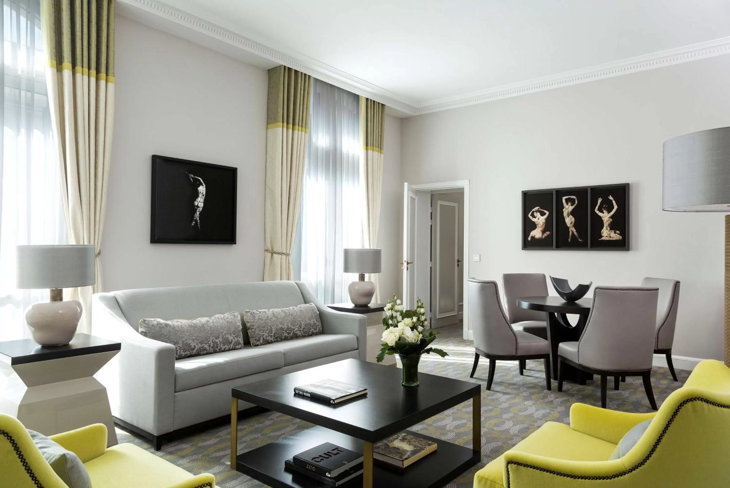 Living room in Hilton Paris Opera
