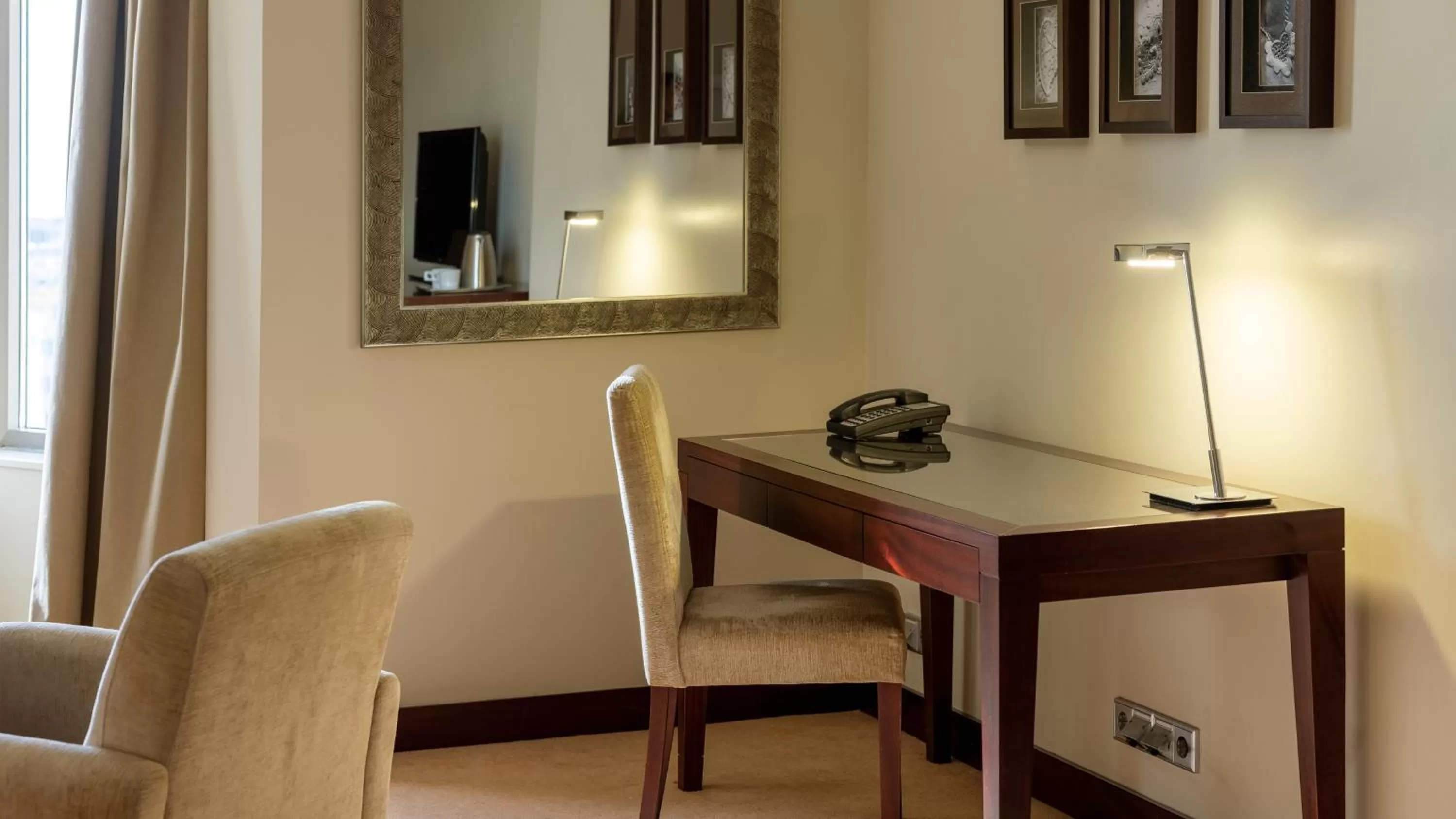 Junior King Suite with City View in Crowne Plaza Porto by IHG