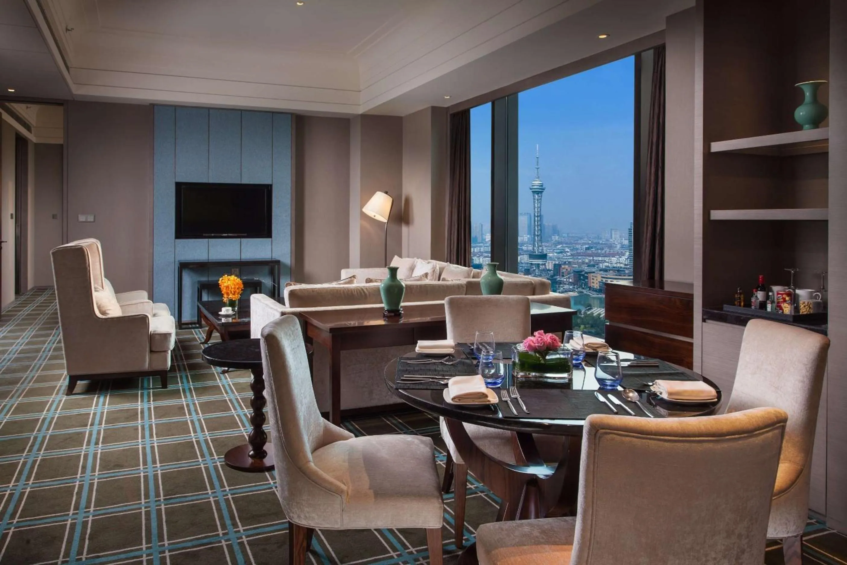 One-Bedroom Deluxe King Suite with Lounge Access in Hilton Changzhou