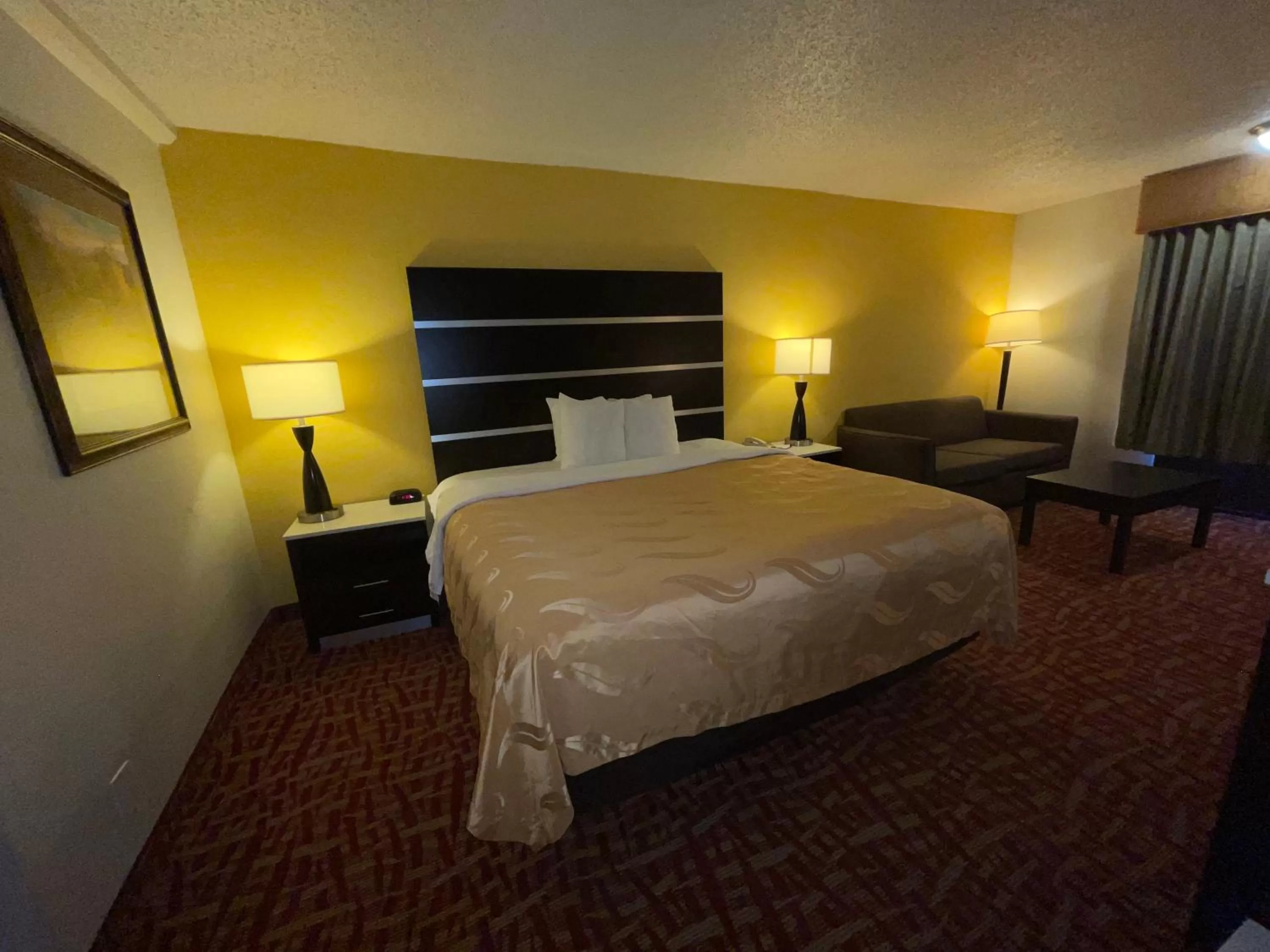 King Room - Accessible/Smoking in Quality Inn Fort Smith I-540