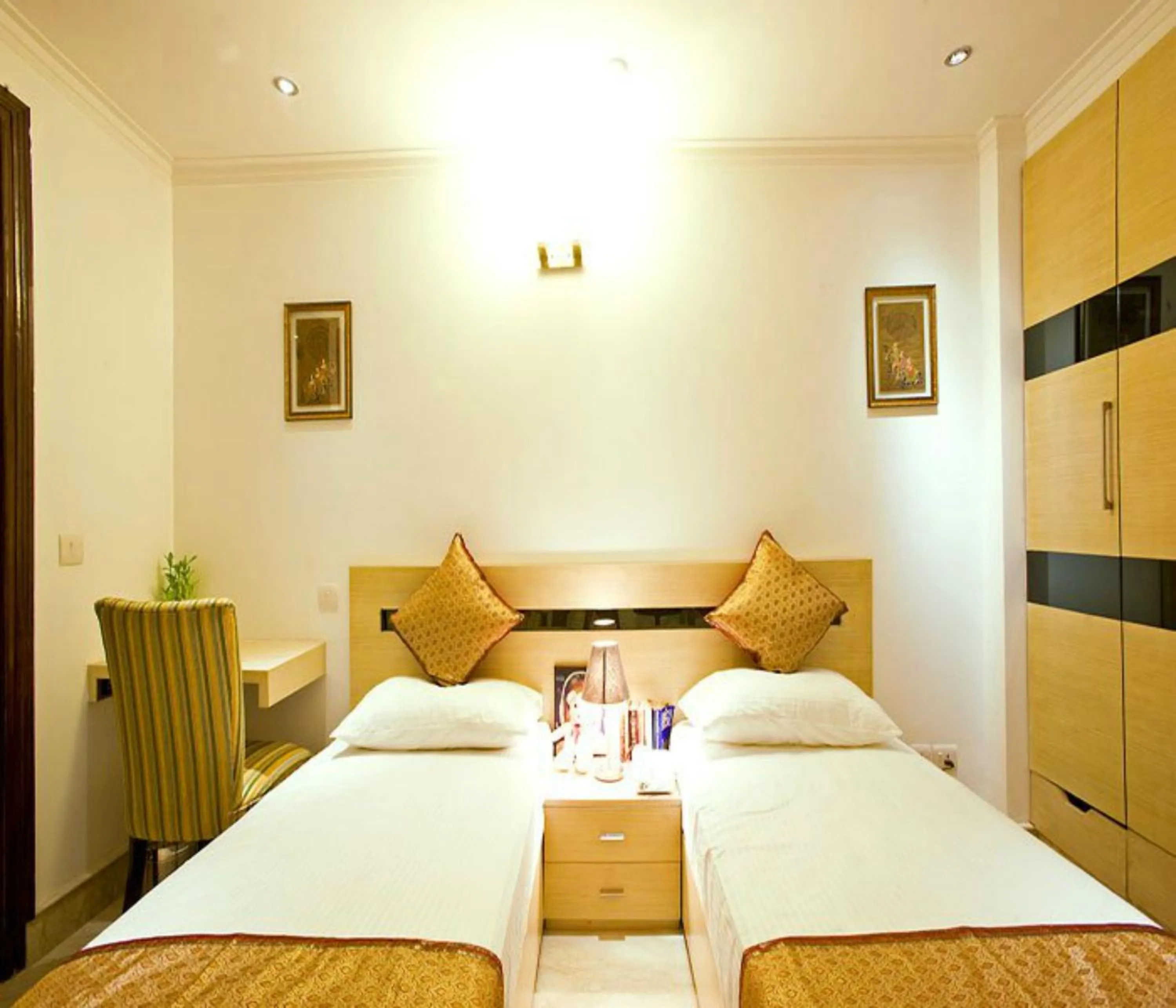 Queen Room - single occupancy in Evergreen Suites