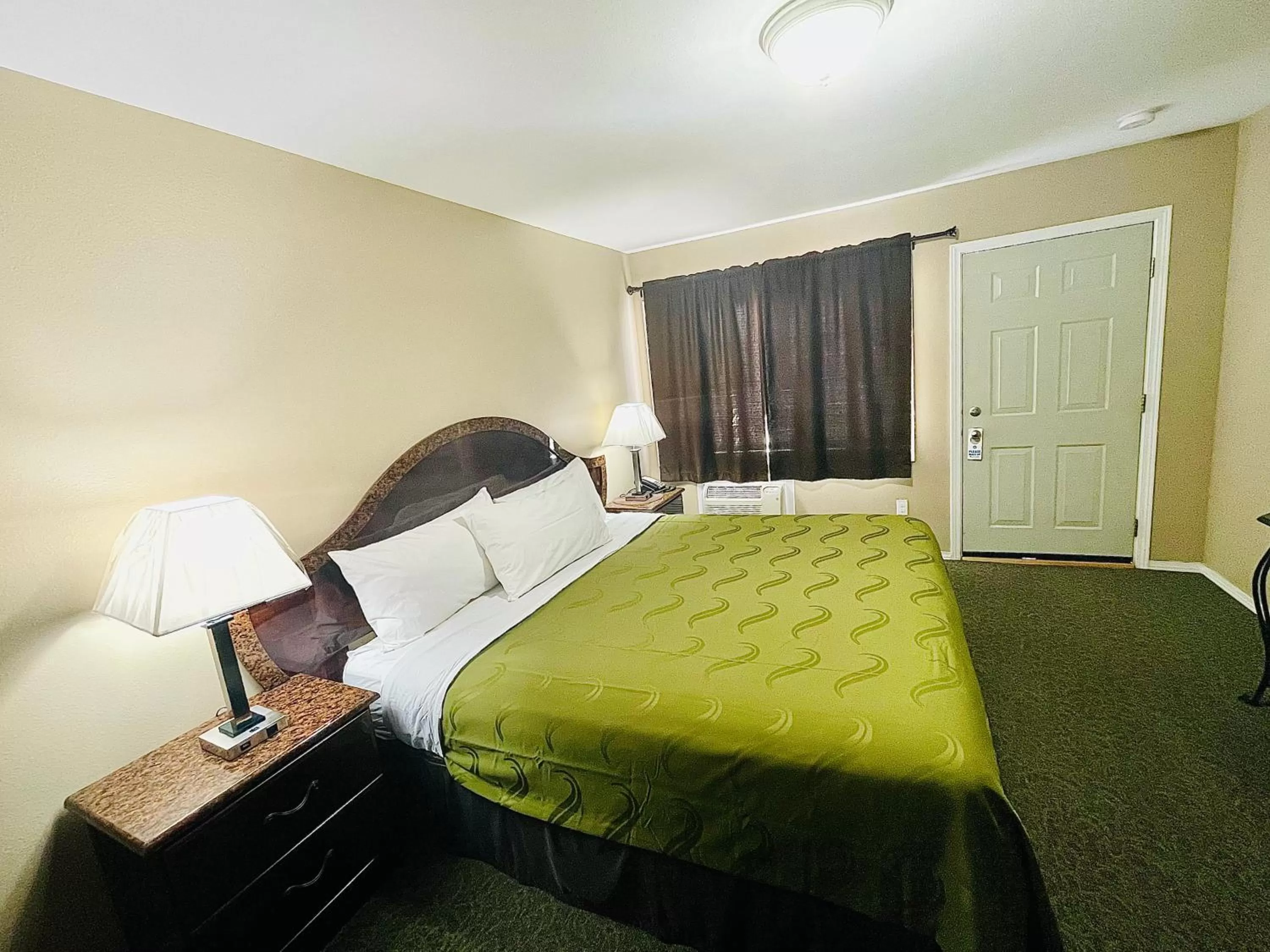 Deluxe King Room in Sage N Sand Motel