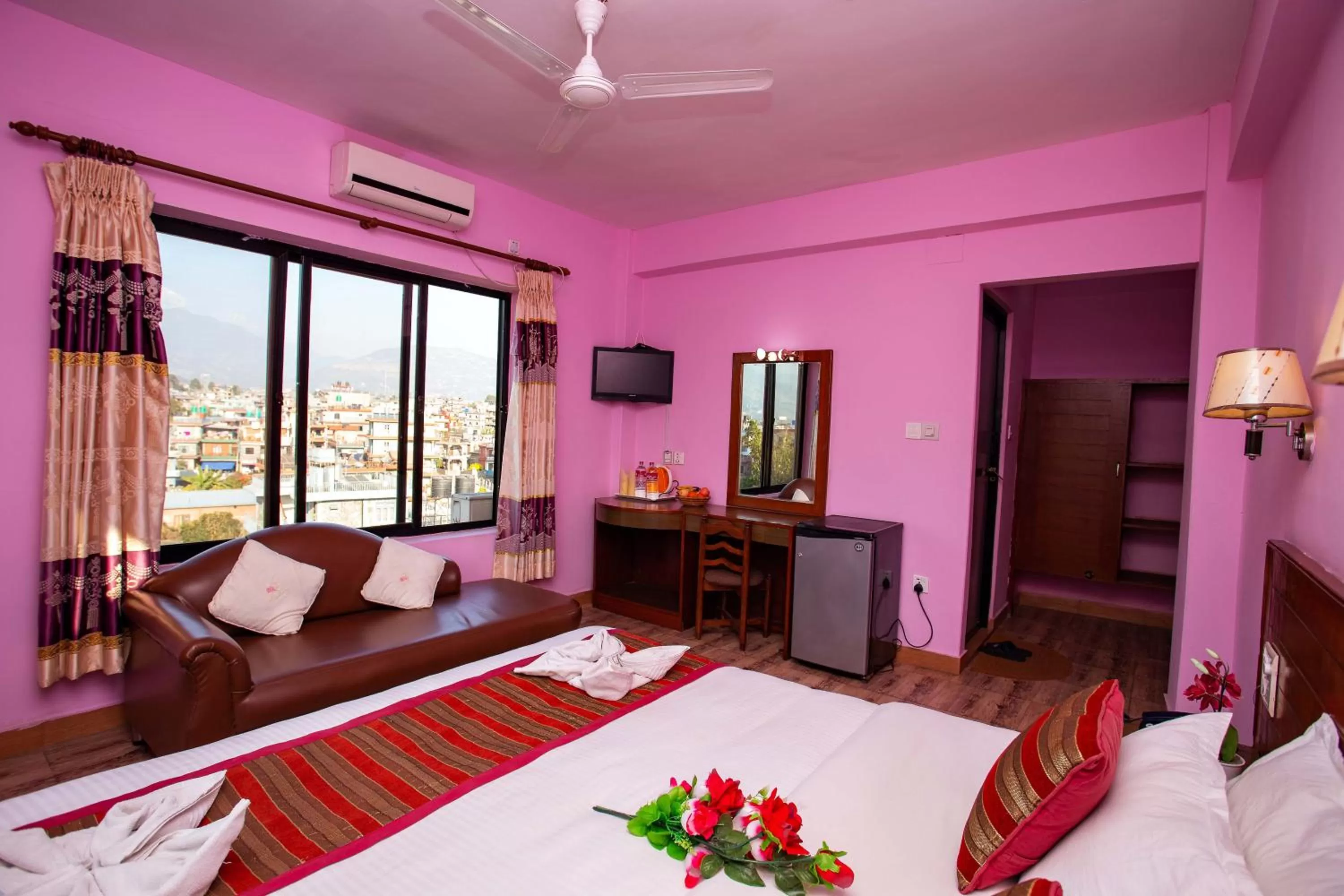 Honeymoon Room with Balcony in Hotel Orchid