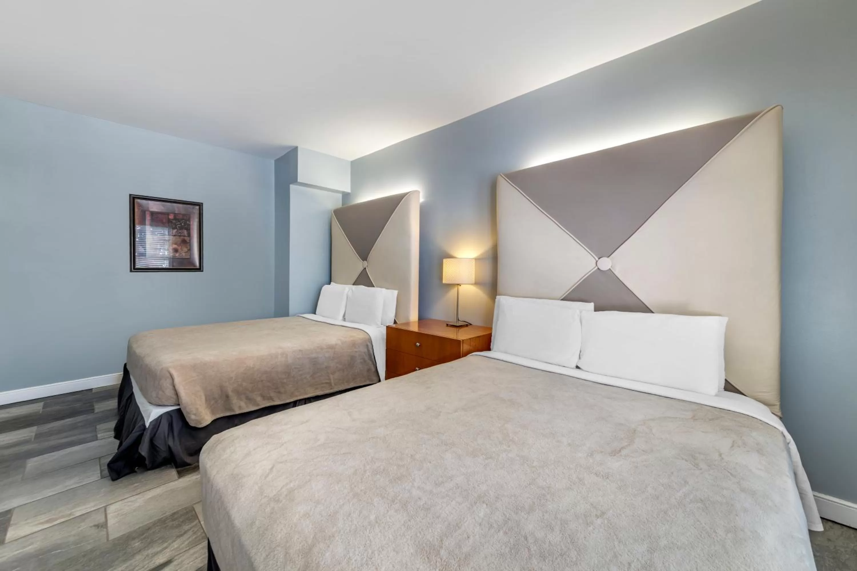 Deluxe Queen Suite with Two Queen Beds in La Flora by LuxUrban