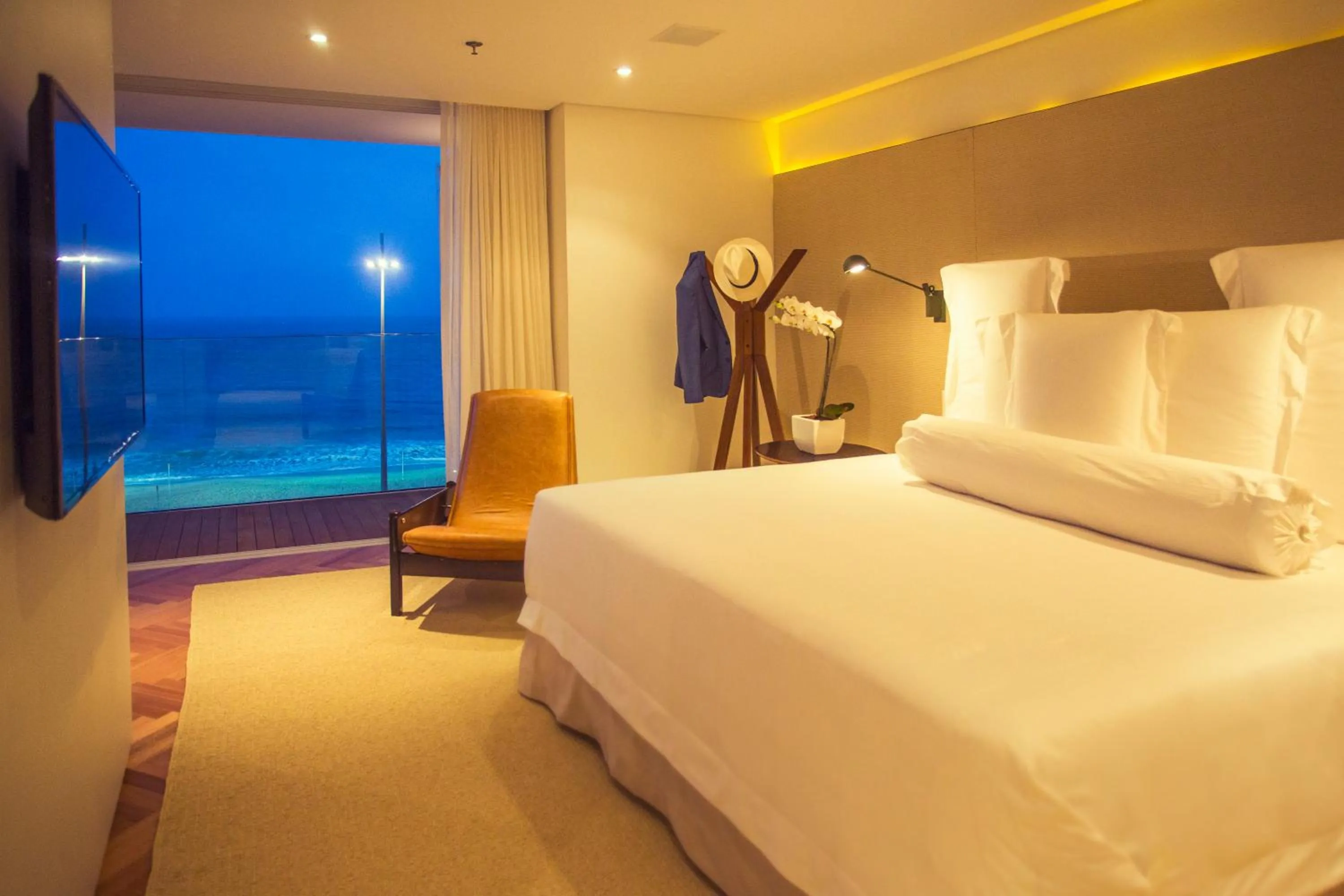 Ocean Emiliano Suite King Size Bed in Emiliano Rio