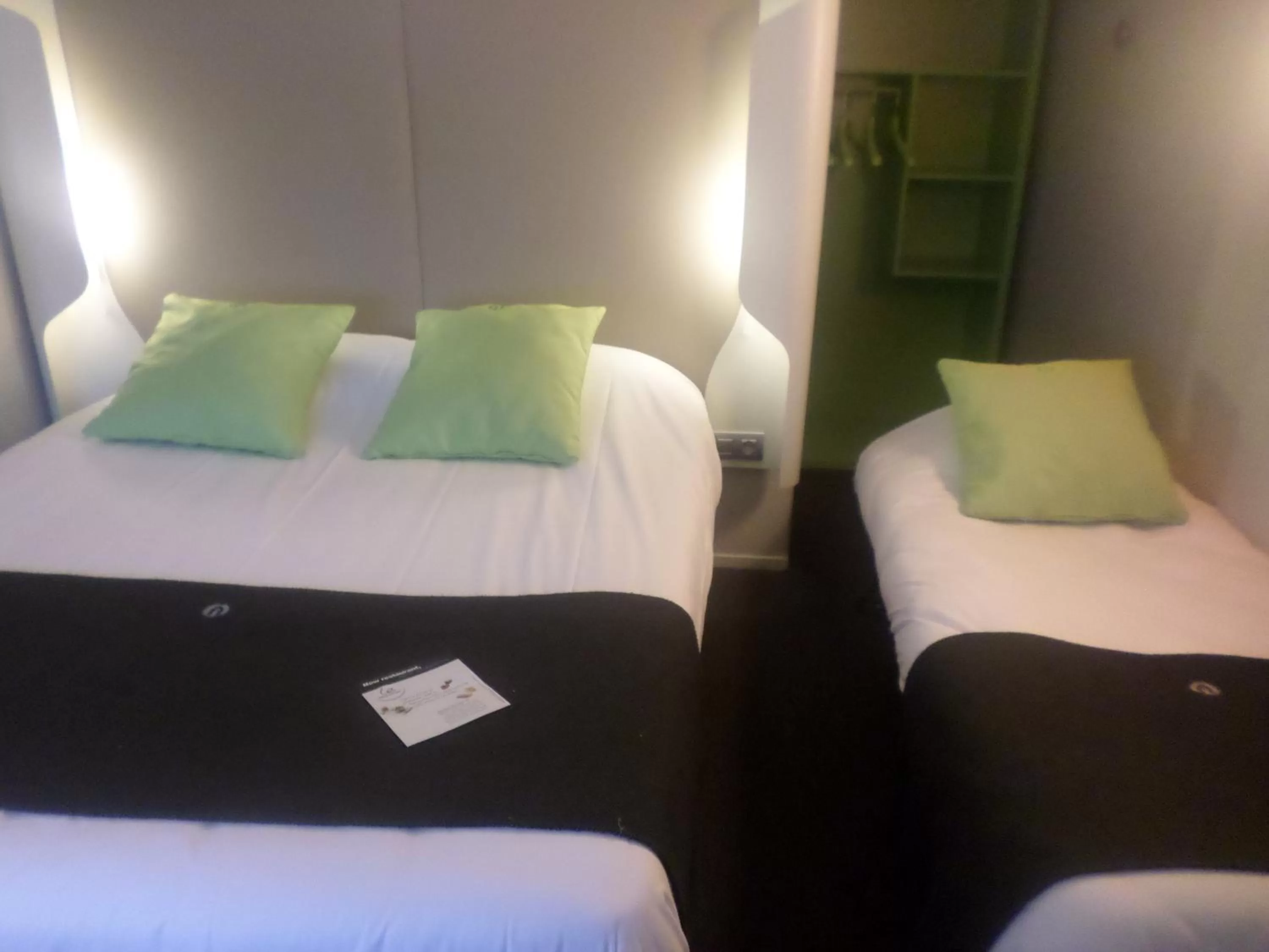 Standard Double Room with One Single Bed - Up to Ten Years in Campanile Lille - Seclin