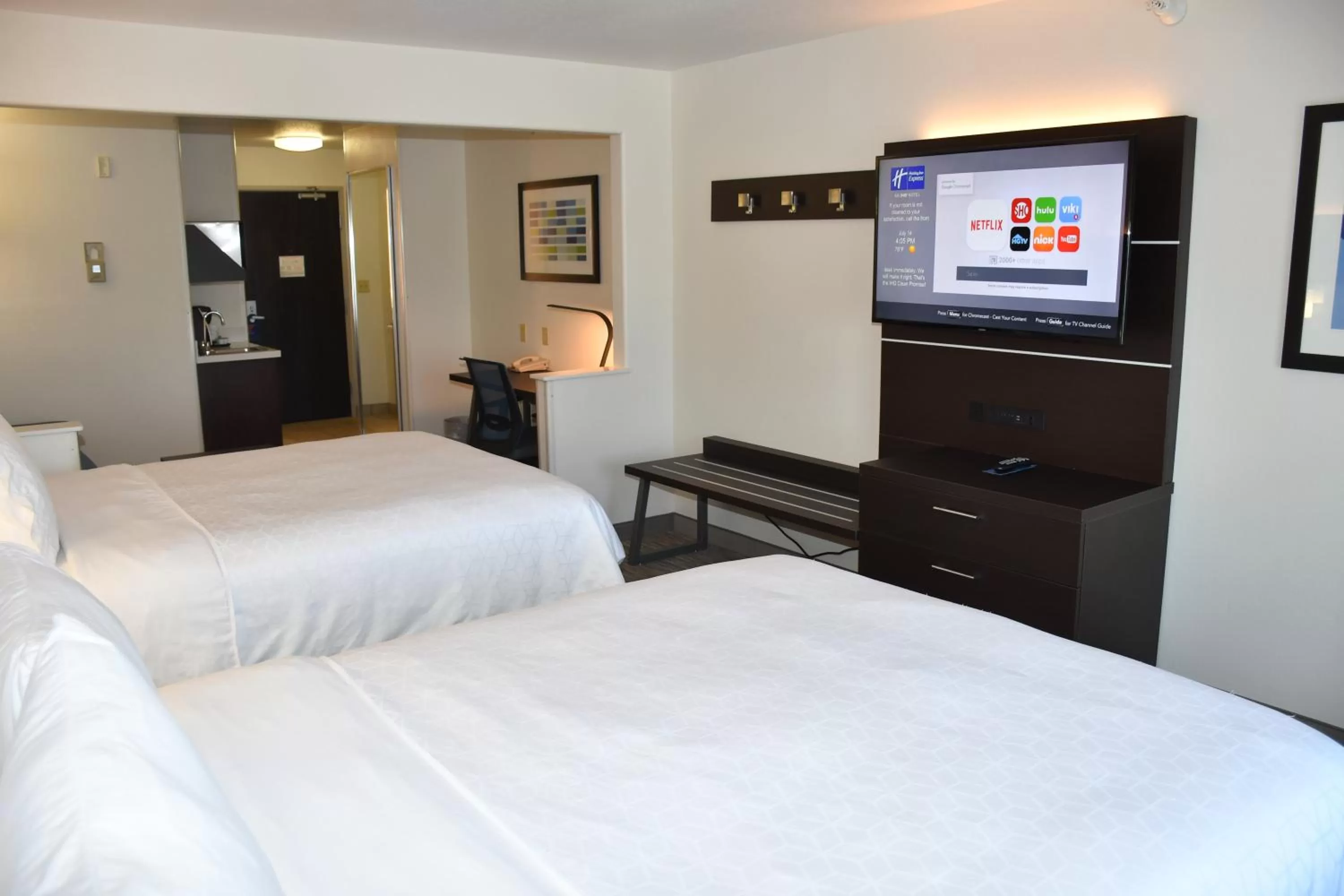 Deluxe Double or Twin Room in Holiday Inn Express Hotel & Suites Evanston by IHG