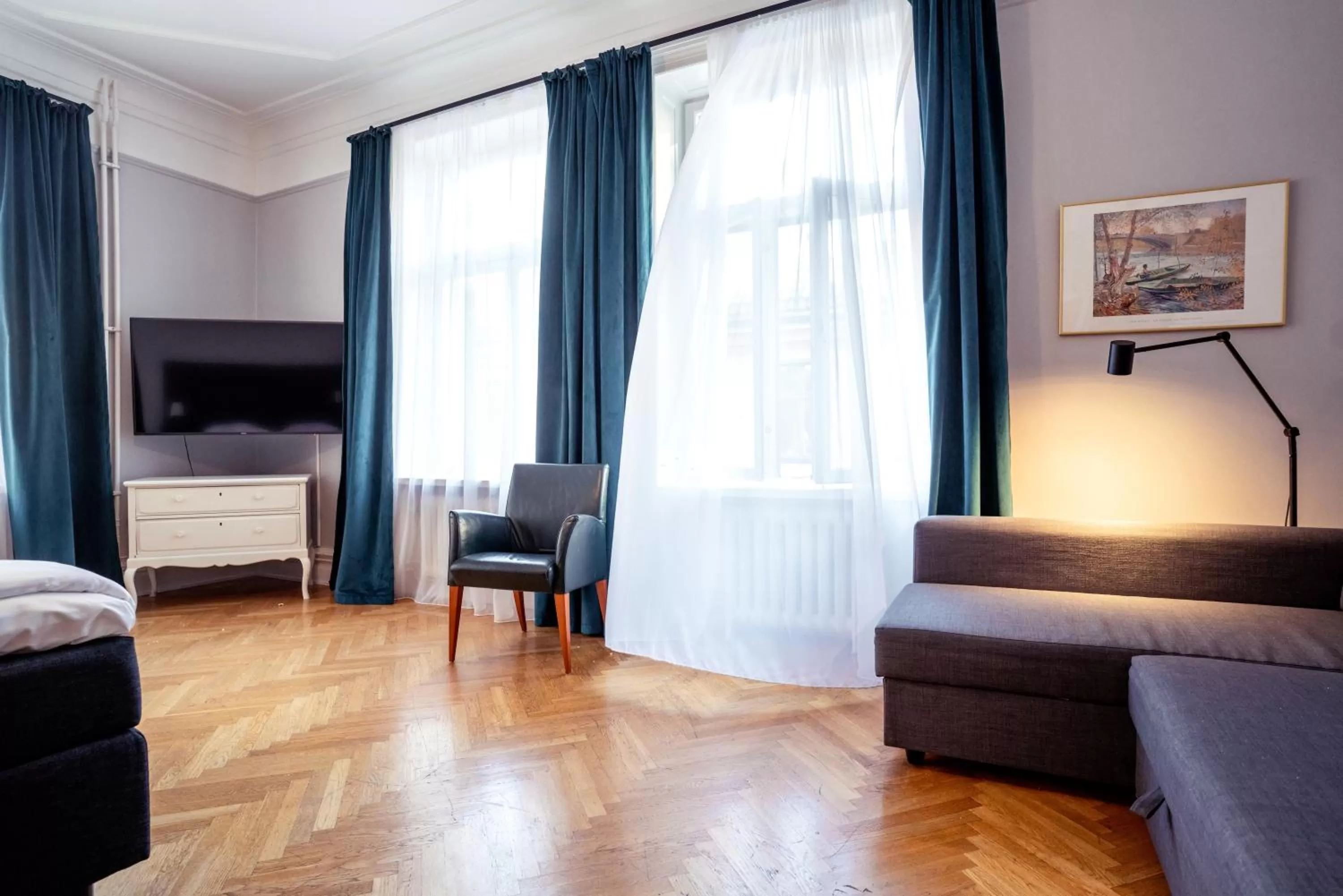 Quadruple Room in Queen's Hotel by First Hotels