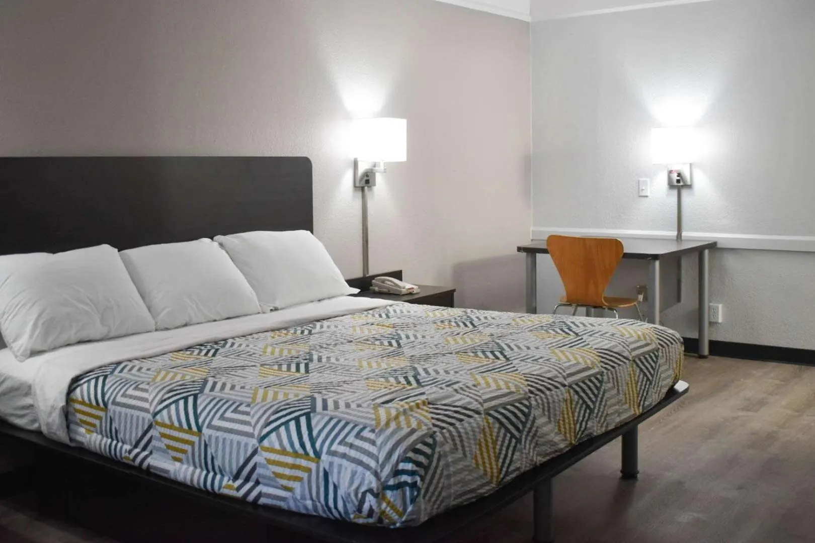 King Room - Non-Smoking in Motel 6-Hazelwood, MO