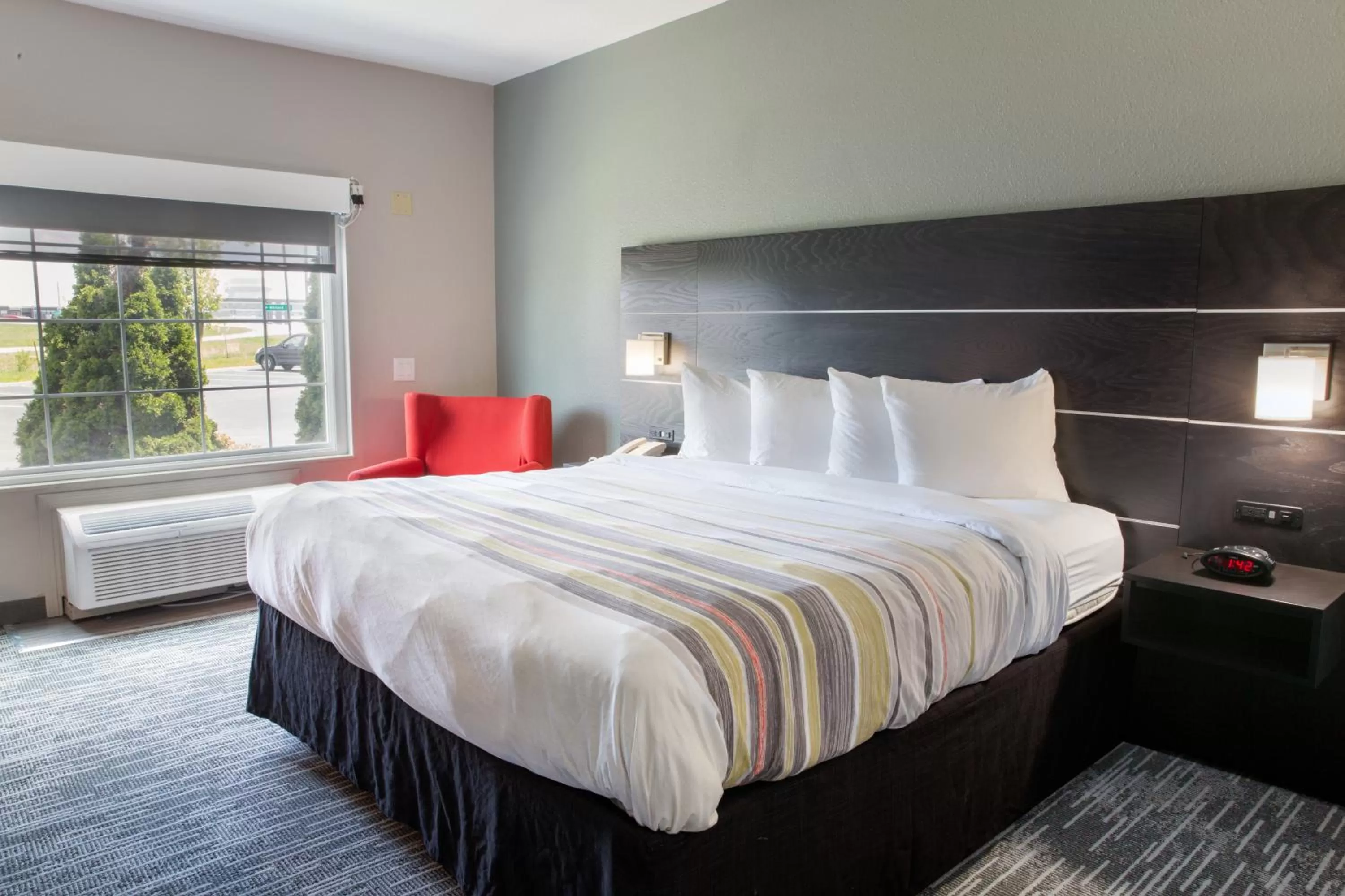 King Room - Disability Access in Country Inn & Suites by Radisson, Columbus West, OH