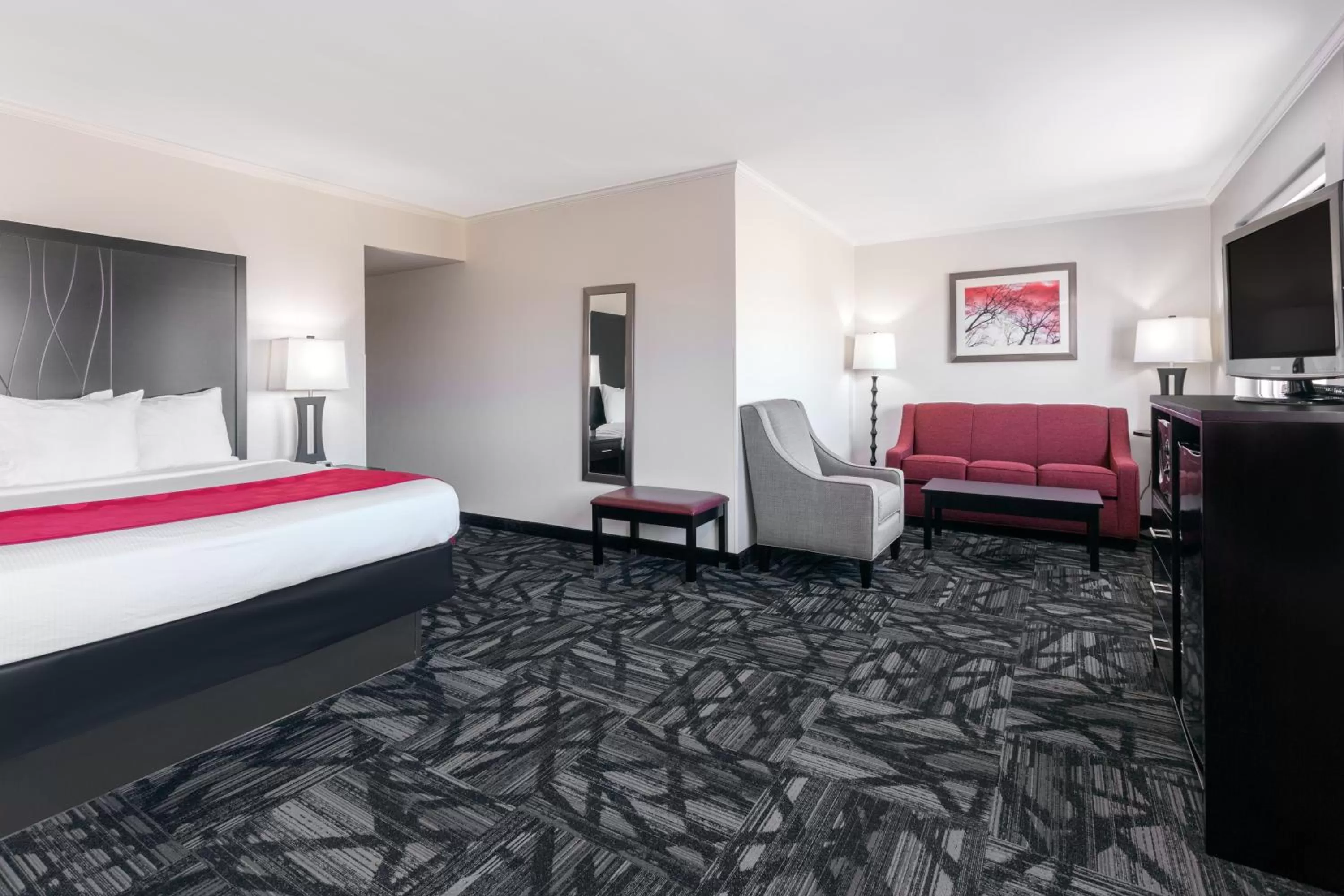 Junior King Suite - Non-Smoking in Ramada by Wyndham Tuscaloosa