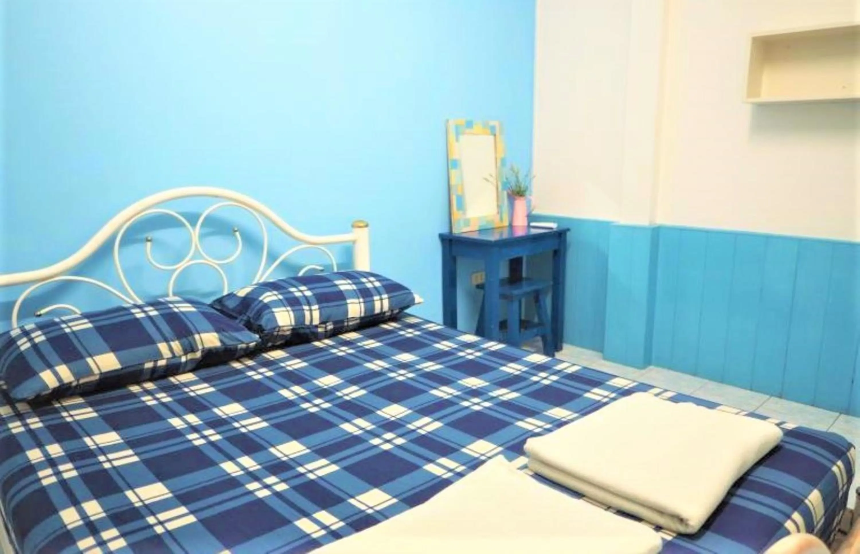 Double or Twin room with shared bathroom (Fan) in Chanchalay Hip Hostel SHA Extra Plus