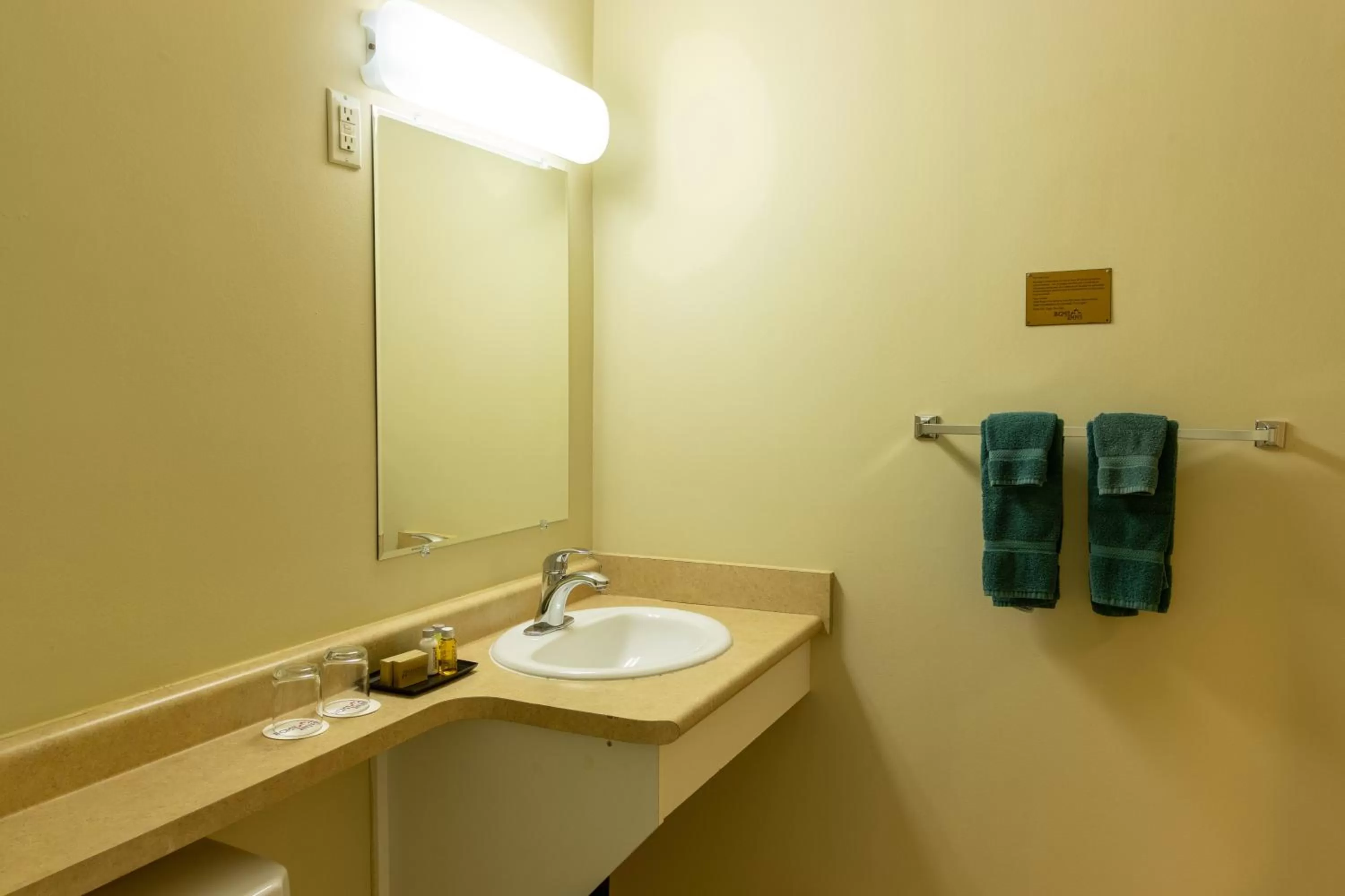 Queen Room with Two Queen Beds - Smoking in BCMInns - Fort McMurray - Rusty's