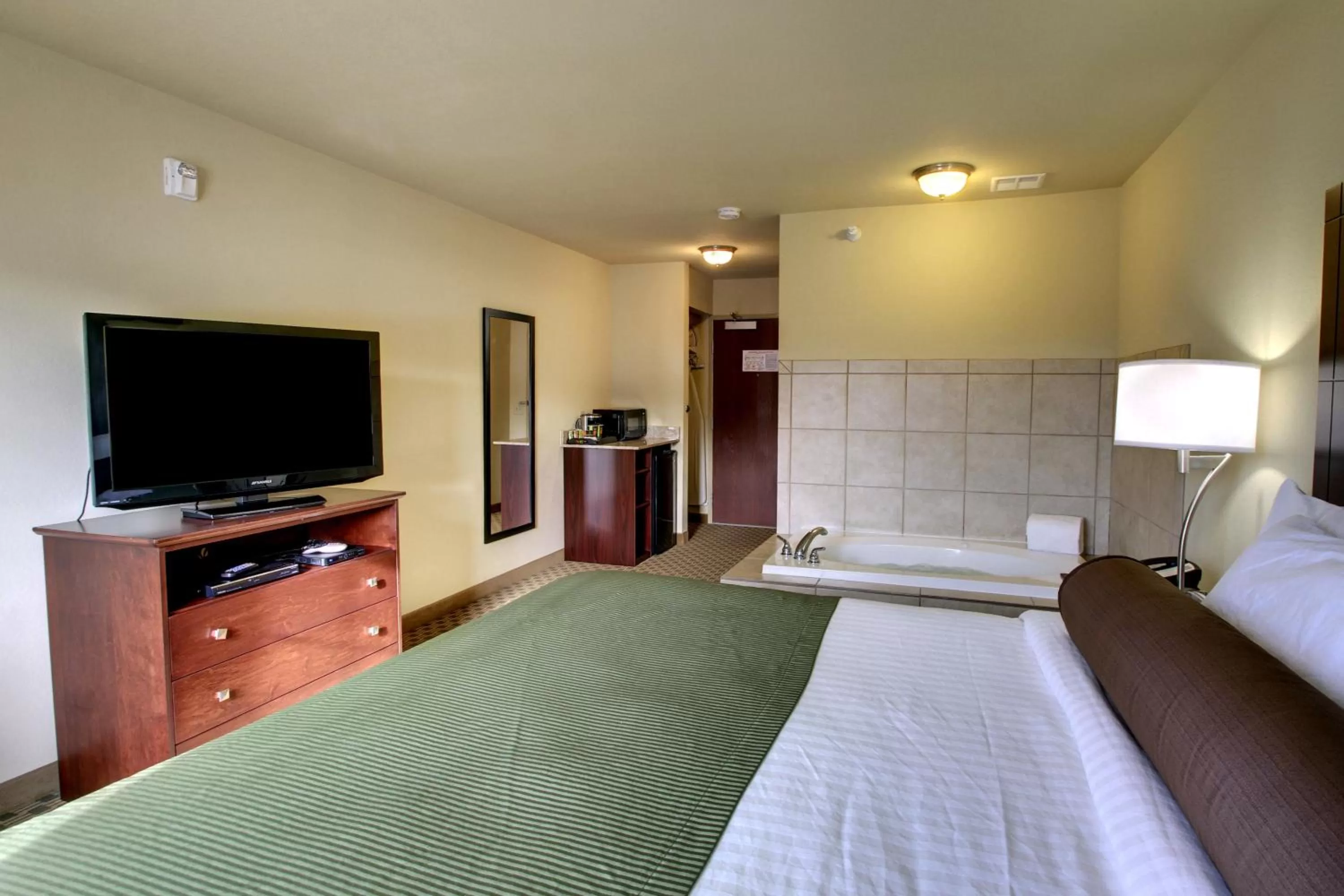 King Room with Spa Bath in Cobblestone Inn & Suites - Hartington