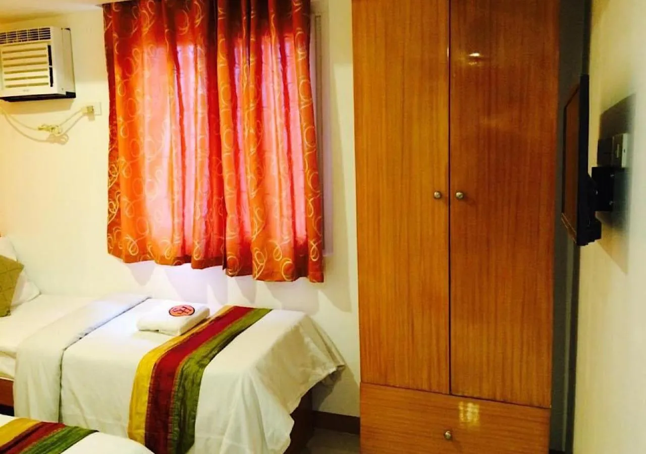 Budget Twin Room in Stone House Hotel Pasay