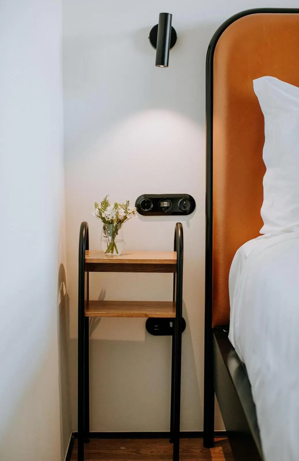 Cozy Room with City View in Exmo Hotel by Olivia