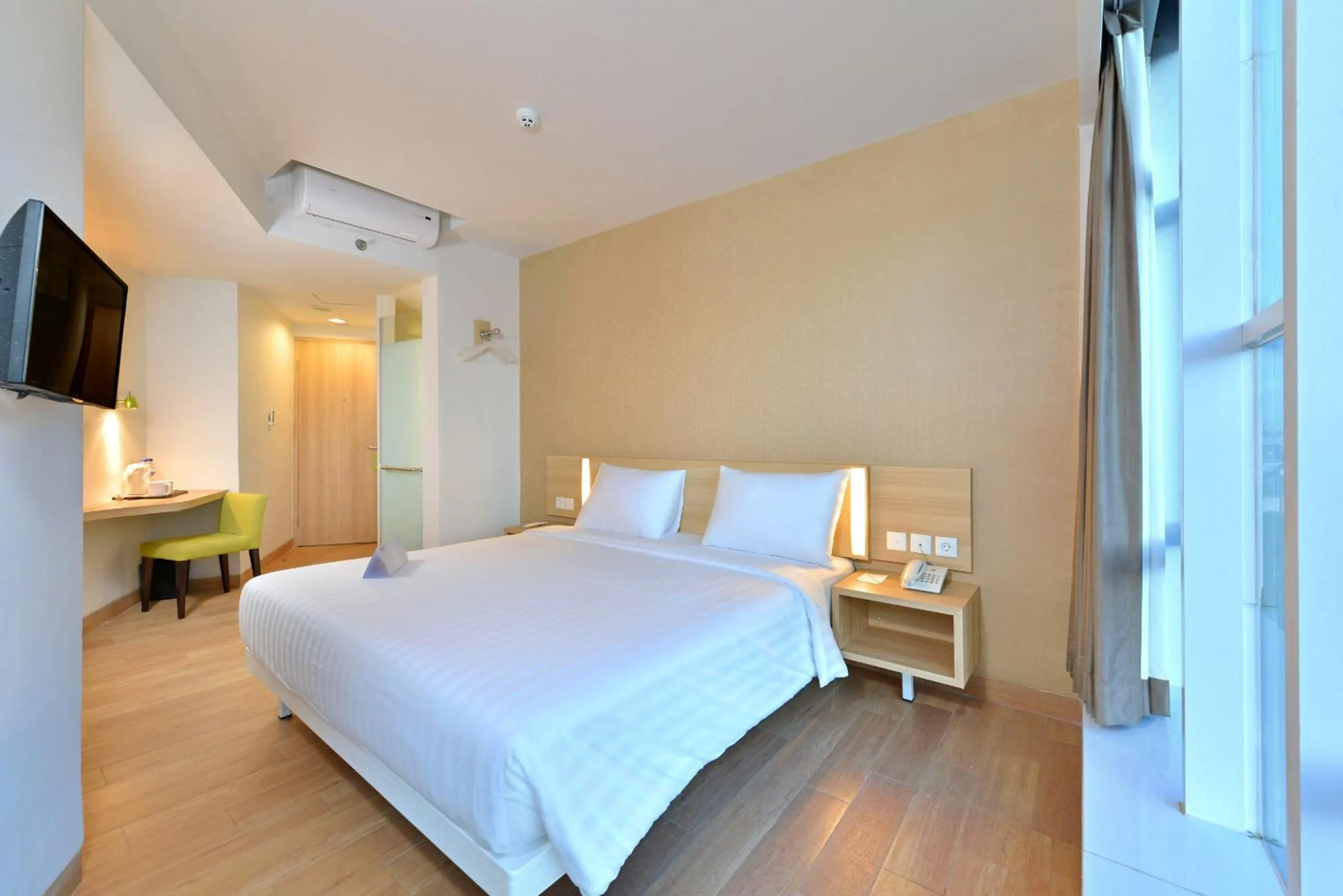 Superior Double Room in Whiz Prime Hotel Hasanuddin Makassar