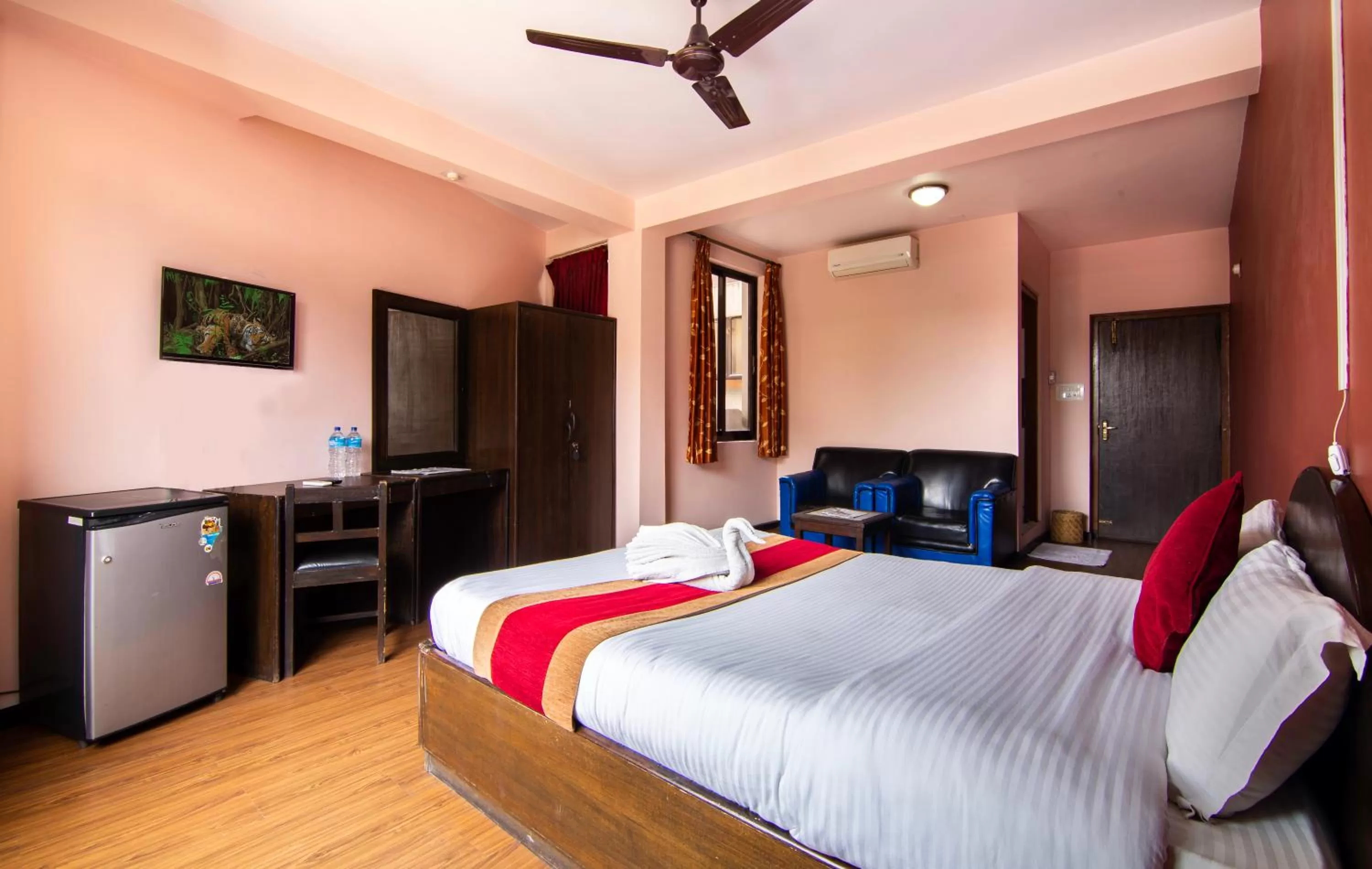 Standard Double or Twin Room with 24-hour Check-in & Check-out in Hotel Family Home