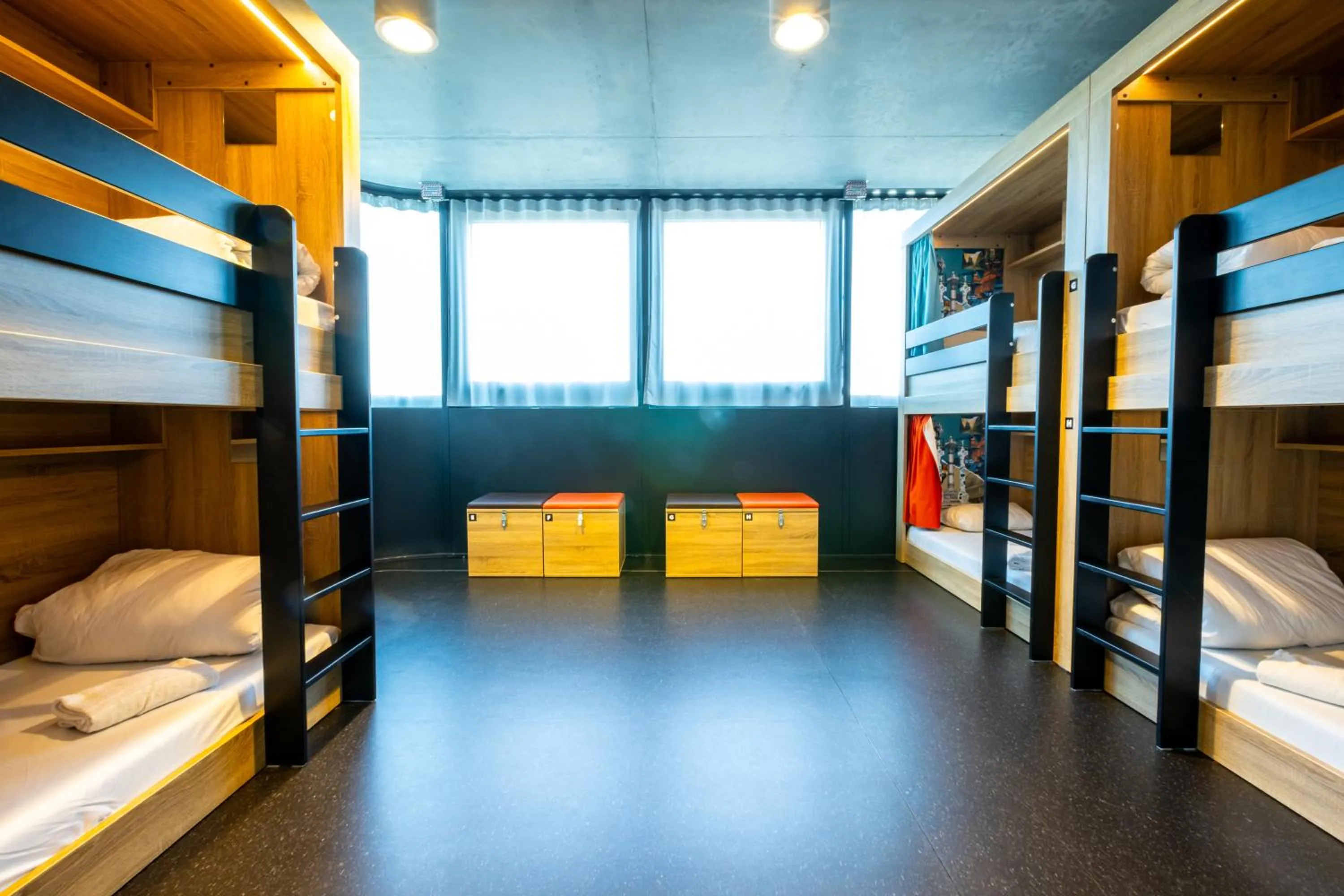 Bed in 8-Bed Mixed Dormitory Room in The People - Paris Marais