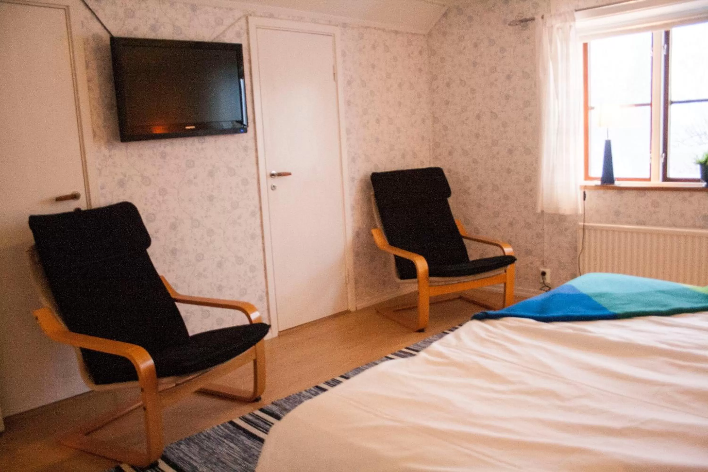 Double or Twin Room with Bathroom in Brovaktarstugan