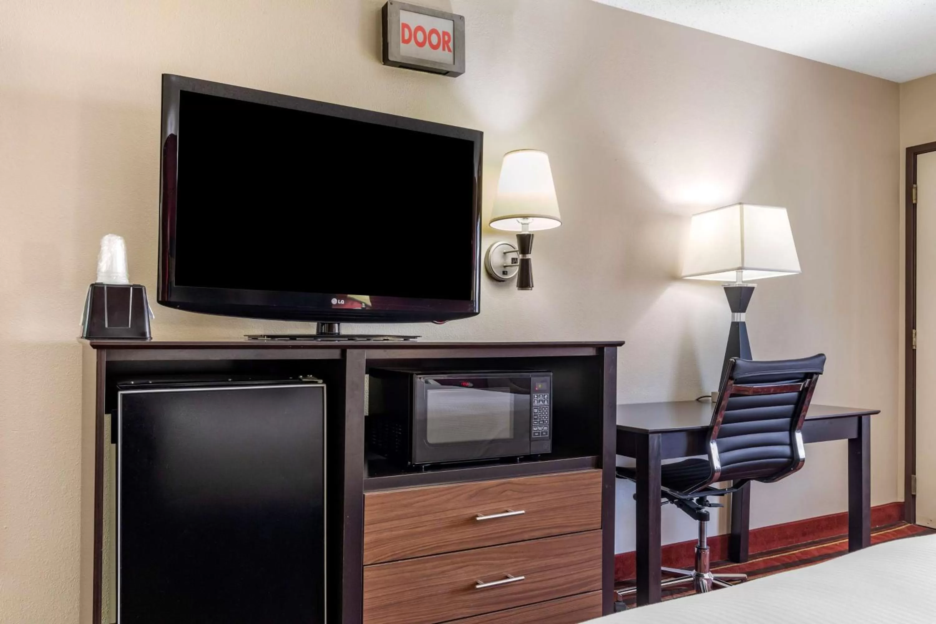 King Room - Disability Access in Best Western Lindale Inn