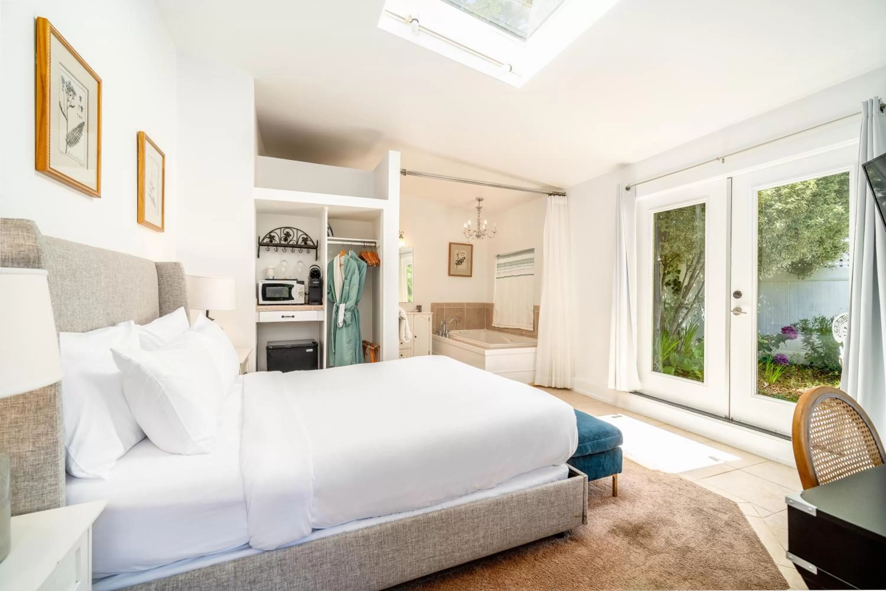 Suite with Garden View in Agate Cove Inn