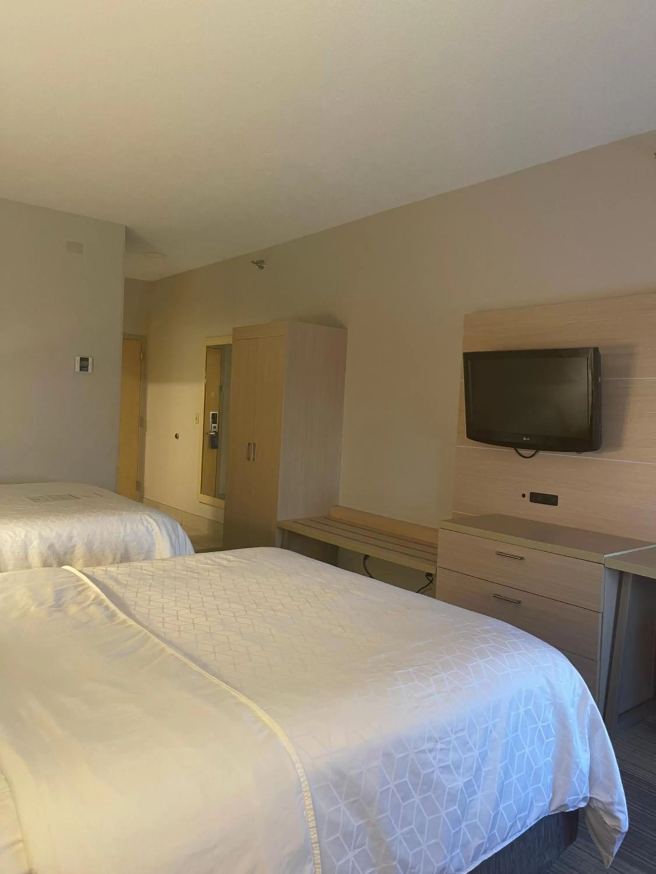 Standard Queen Room with Two Queen Beds in Holiday Inn Express Cedar Rapids - Collins Road by IHG