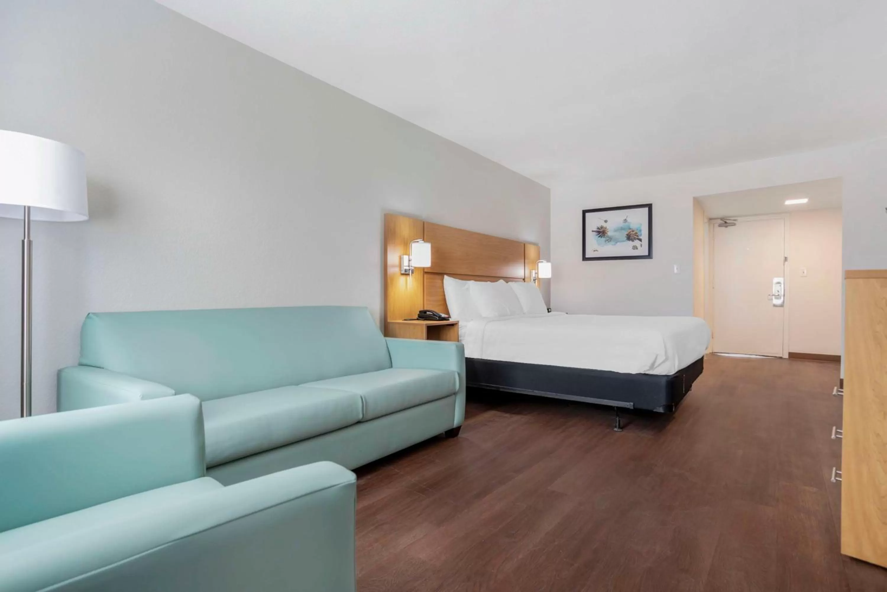 King Room with Sofa Bed - Non-Smoking in Chateau Beachfront Hotel, a By the Sea Resort