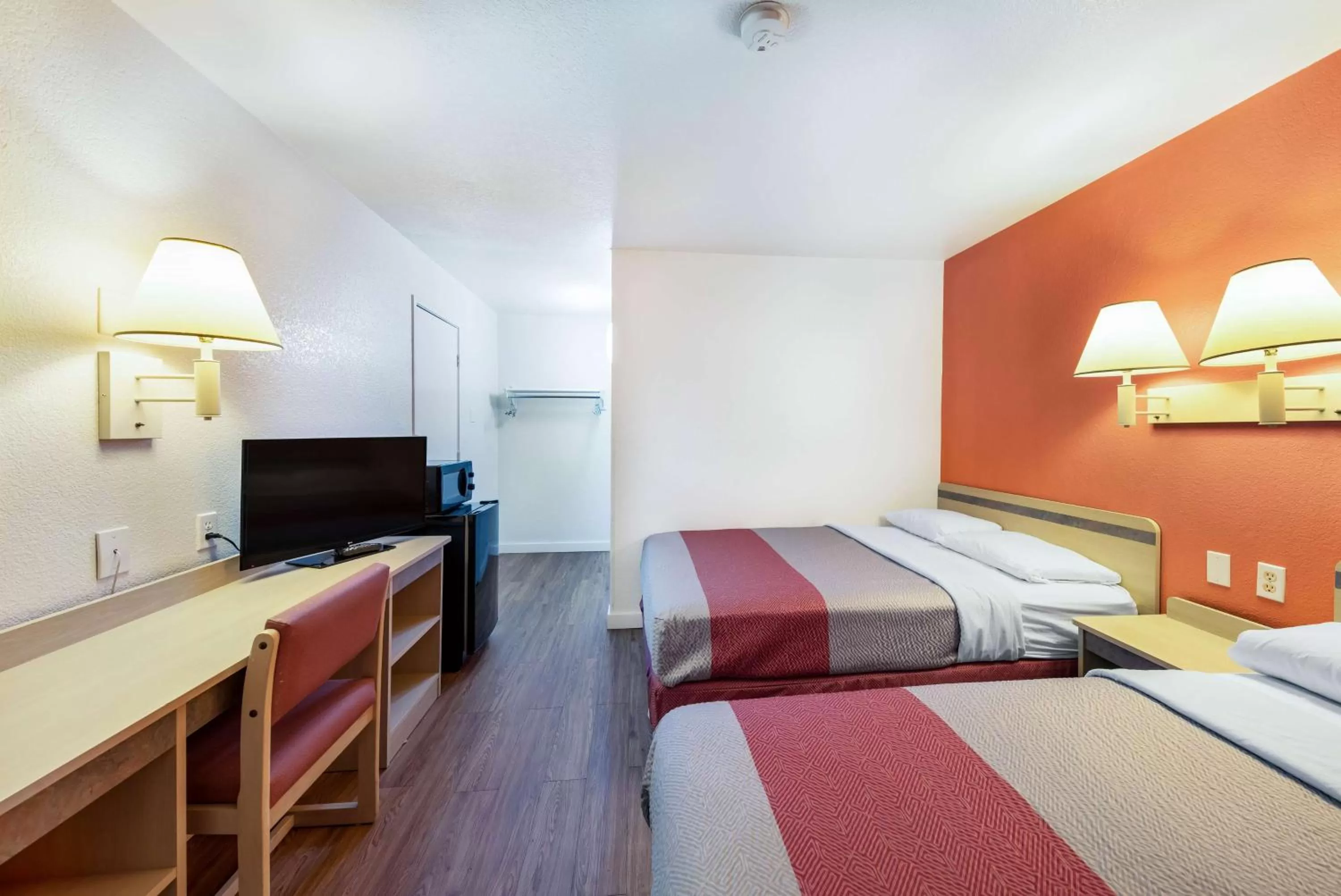 Deluxe Quadruple Room - single occupancy - Smoking in Motel 6-Greenville, TX