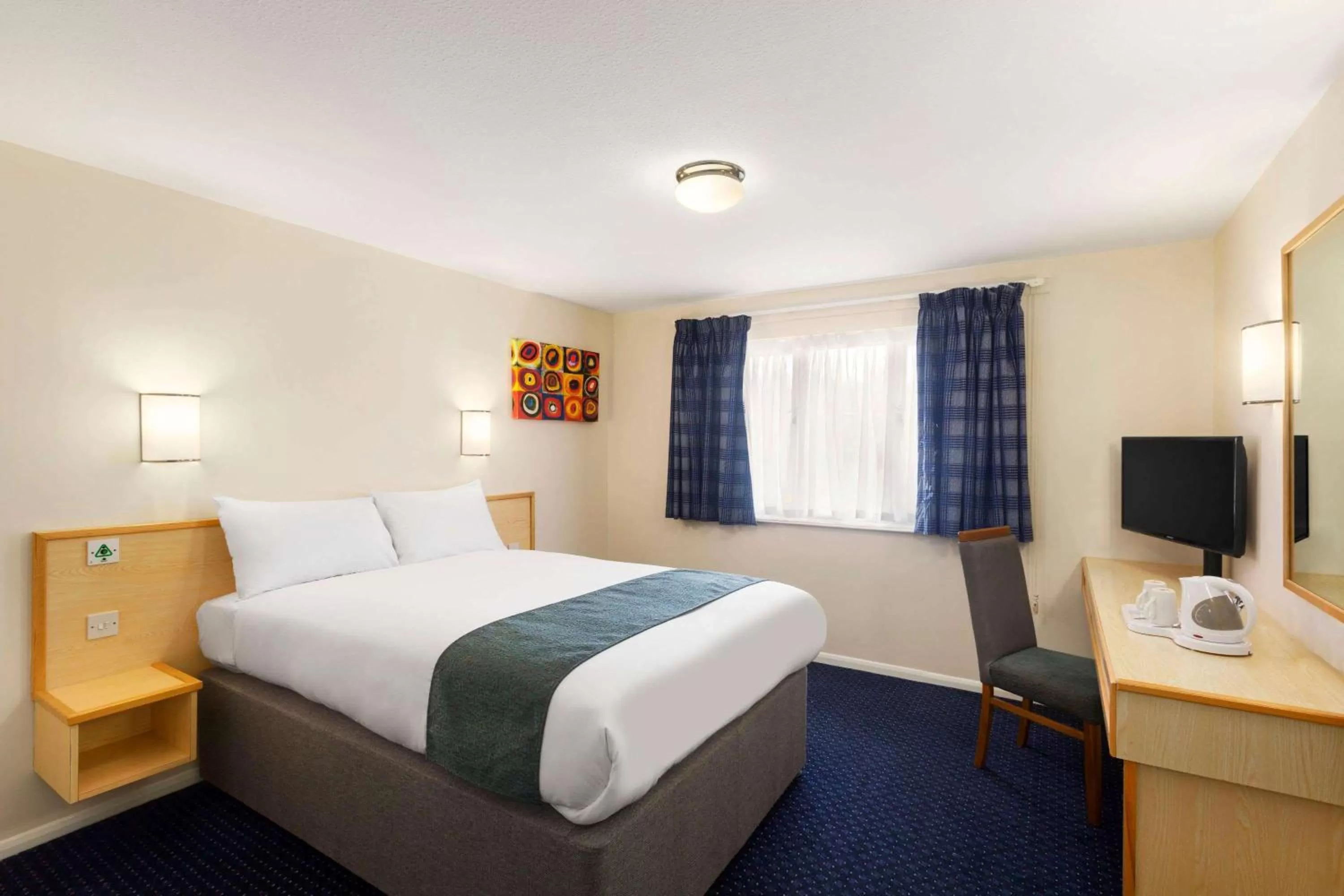 Double Room - Disability Access in Days Inn Sutton Scotney South