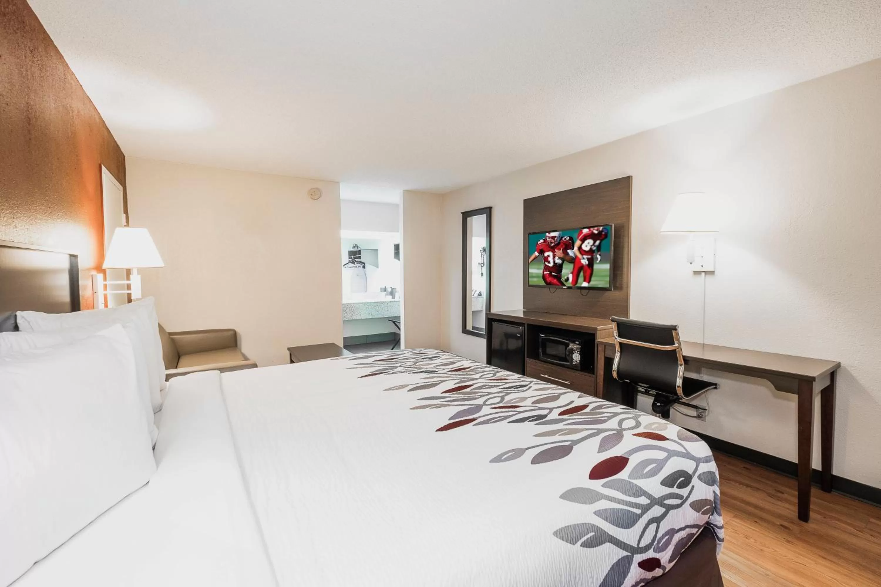 Standard King Room Non-Smoking in Red Roof Inn Walterboro