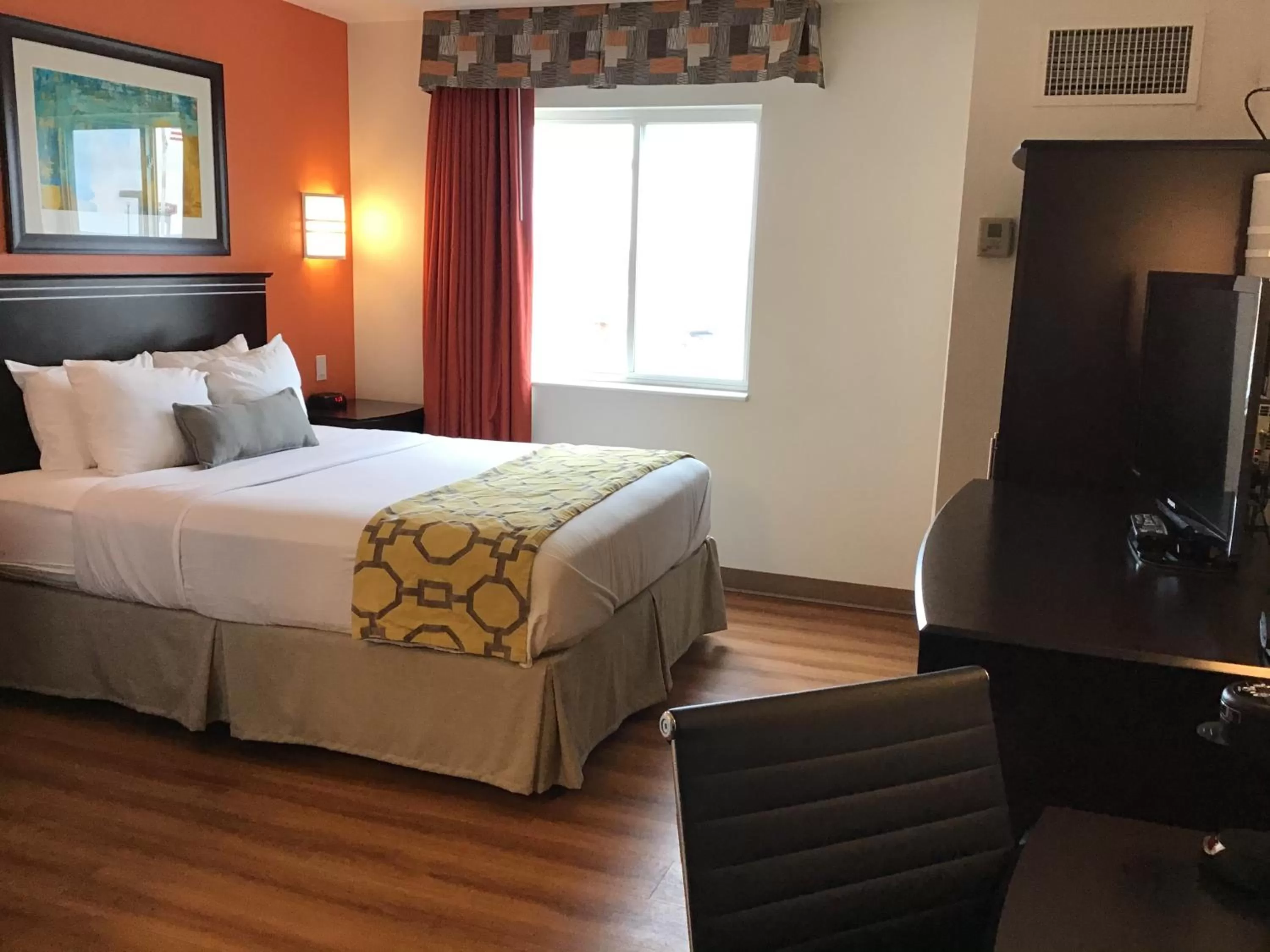 Deluxe Queen Room - Mobility Access/Non-Smoking in Baymont by Wyndham Sheridan