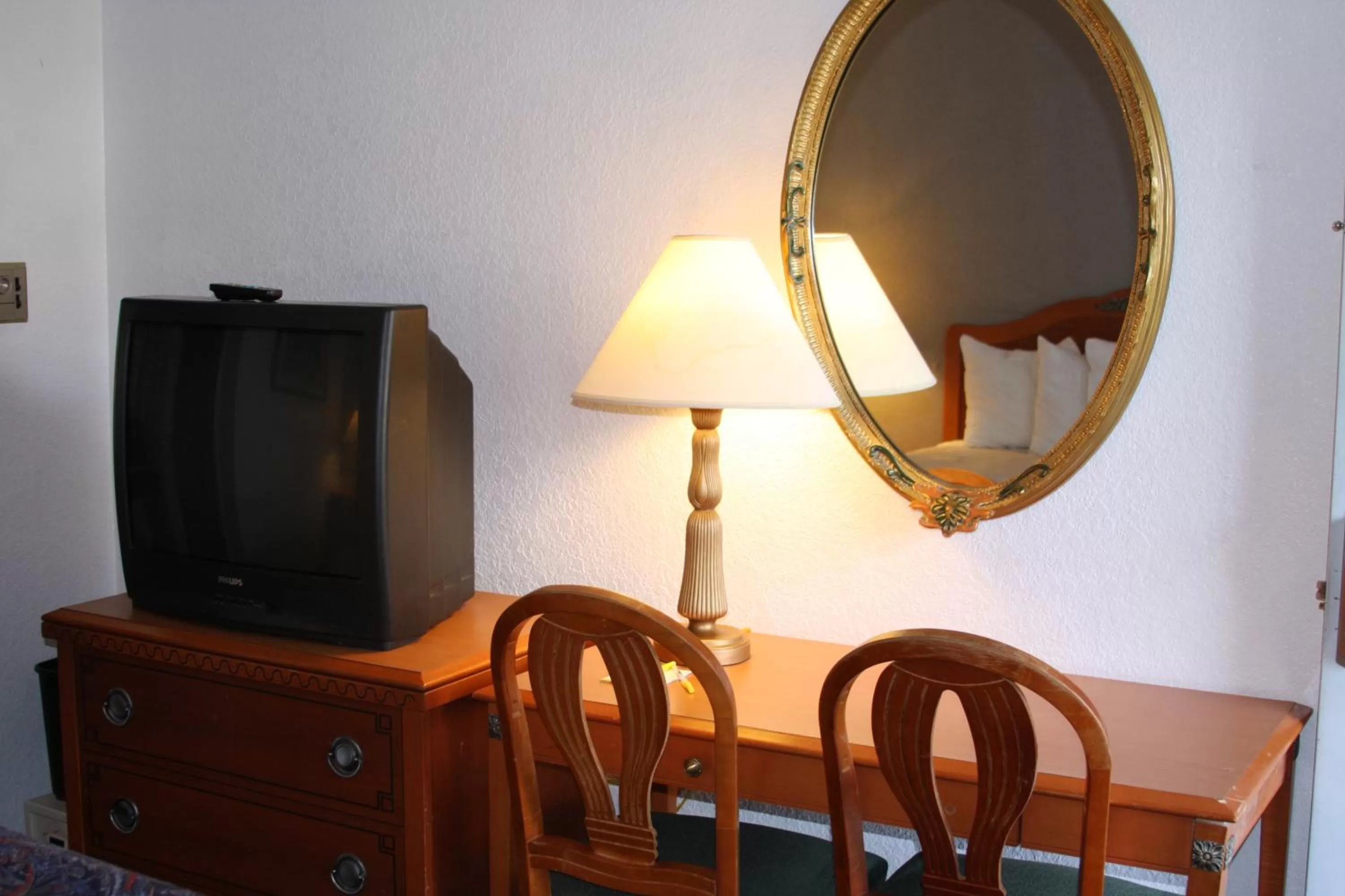 One-Bedroom Deluxe Suite with 2 Queen Beds, Smoking in Days Inn & Suites by Wyndham Needles