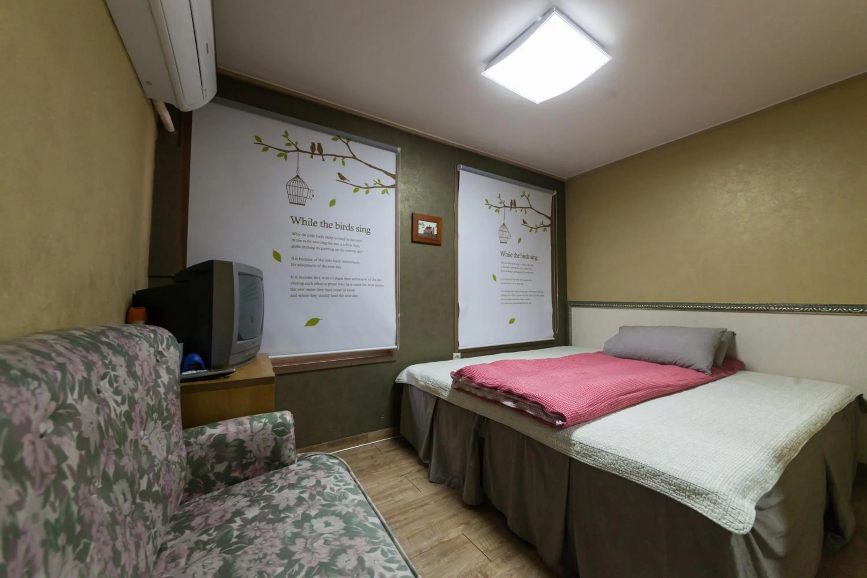 Double Room - single occupancy in Yehadoye Guesthouse