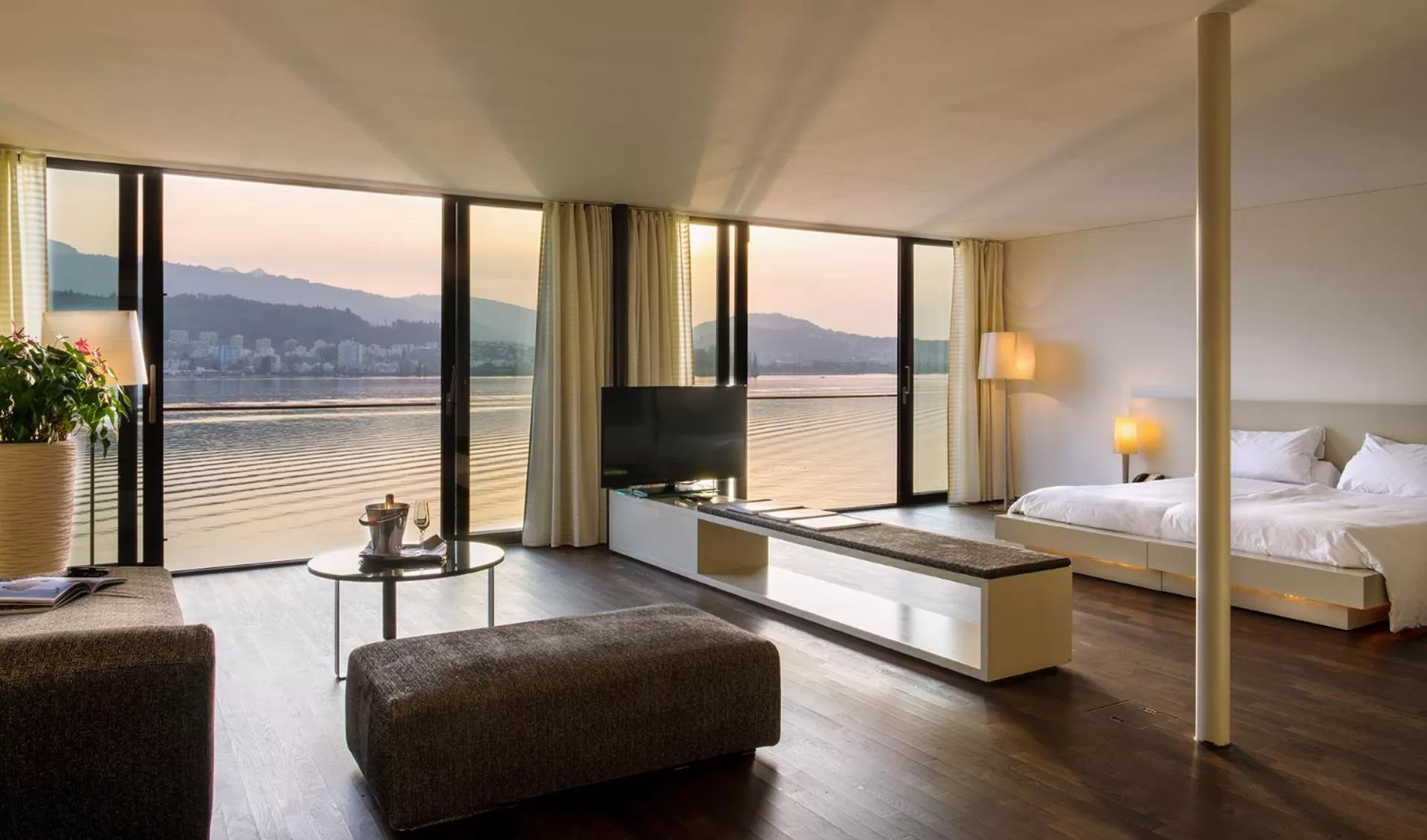 Lake View Deluxe Suite in HERMITAGE Lake Lucerne - Beach Club & Lifestyle Hotel