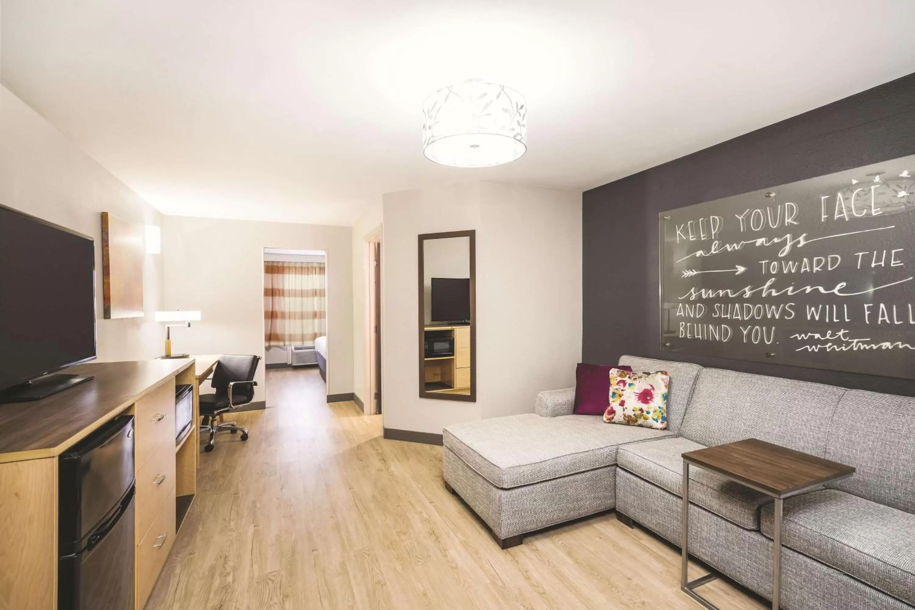 One-Bedroom King Suite with Sofa Bed - Non-Smoking in La Quinta by Wyndham Chattanooga-Hamilton Place