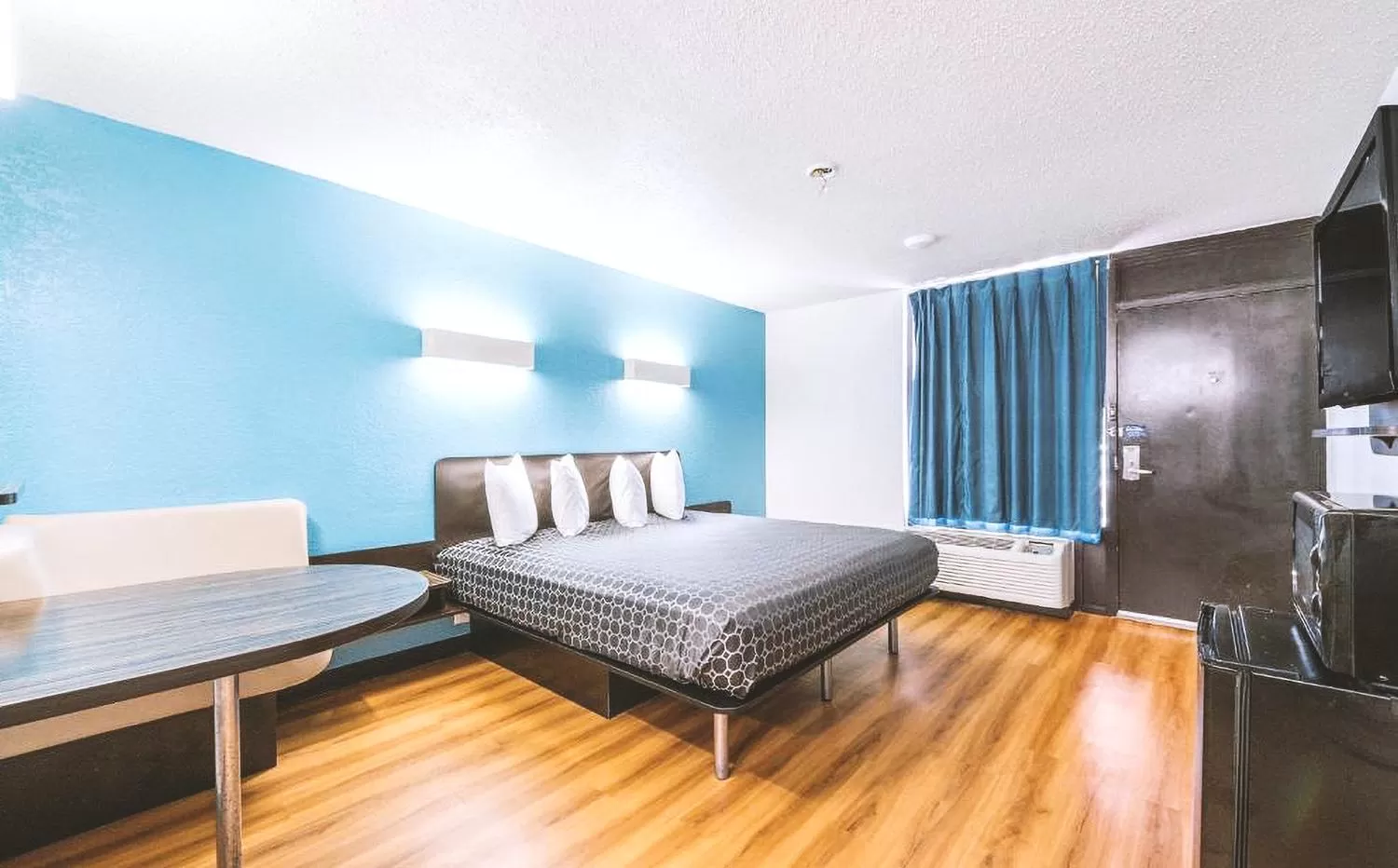 Deluxe King Room in Budget Inn Beeville